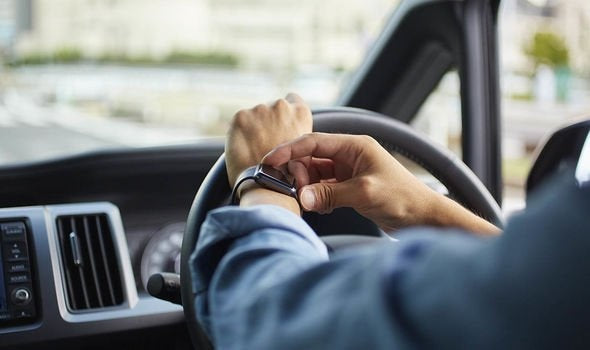 Smartwatch in the car, is that allowed?