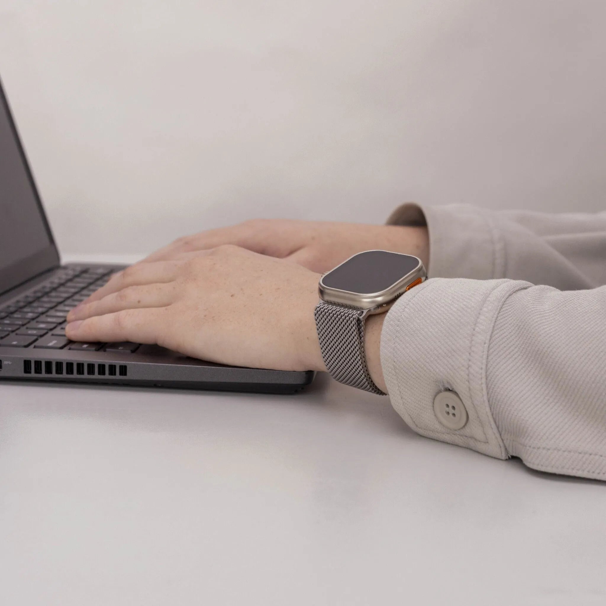 Apple Watch Titan Milanese-Armband (Titan)