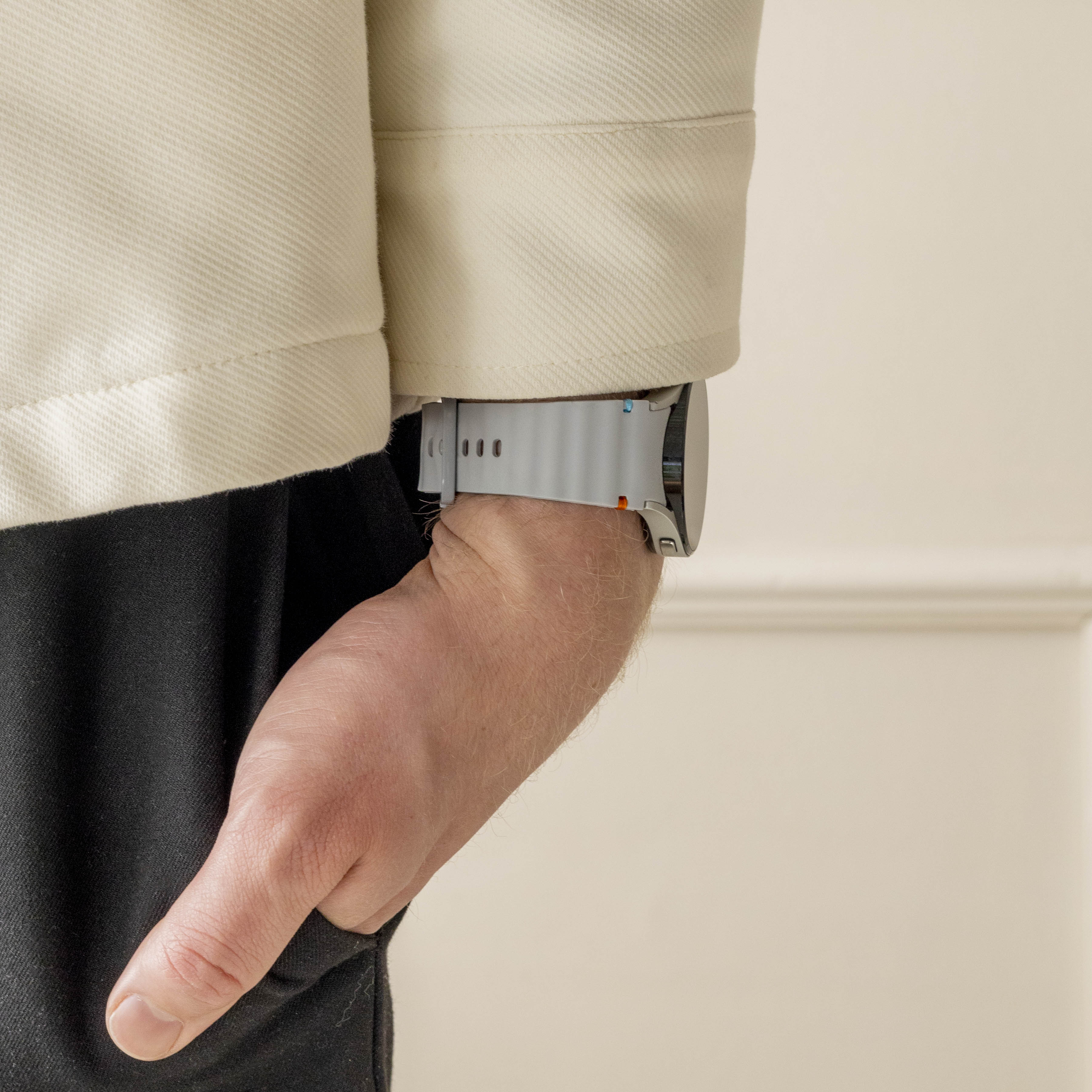 Samsung Galaxy Watch 5 Pro Wave Strap (Light Gray)