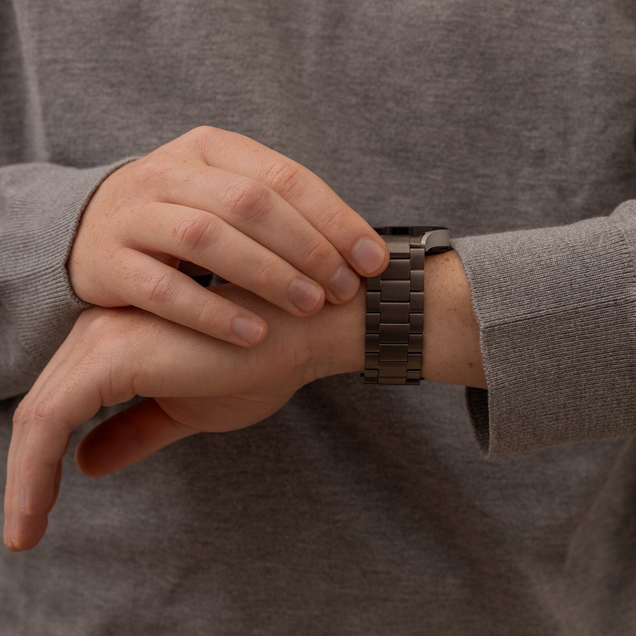 Samsung Galaxy Watch FE Titanarmband (Graphit)