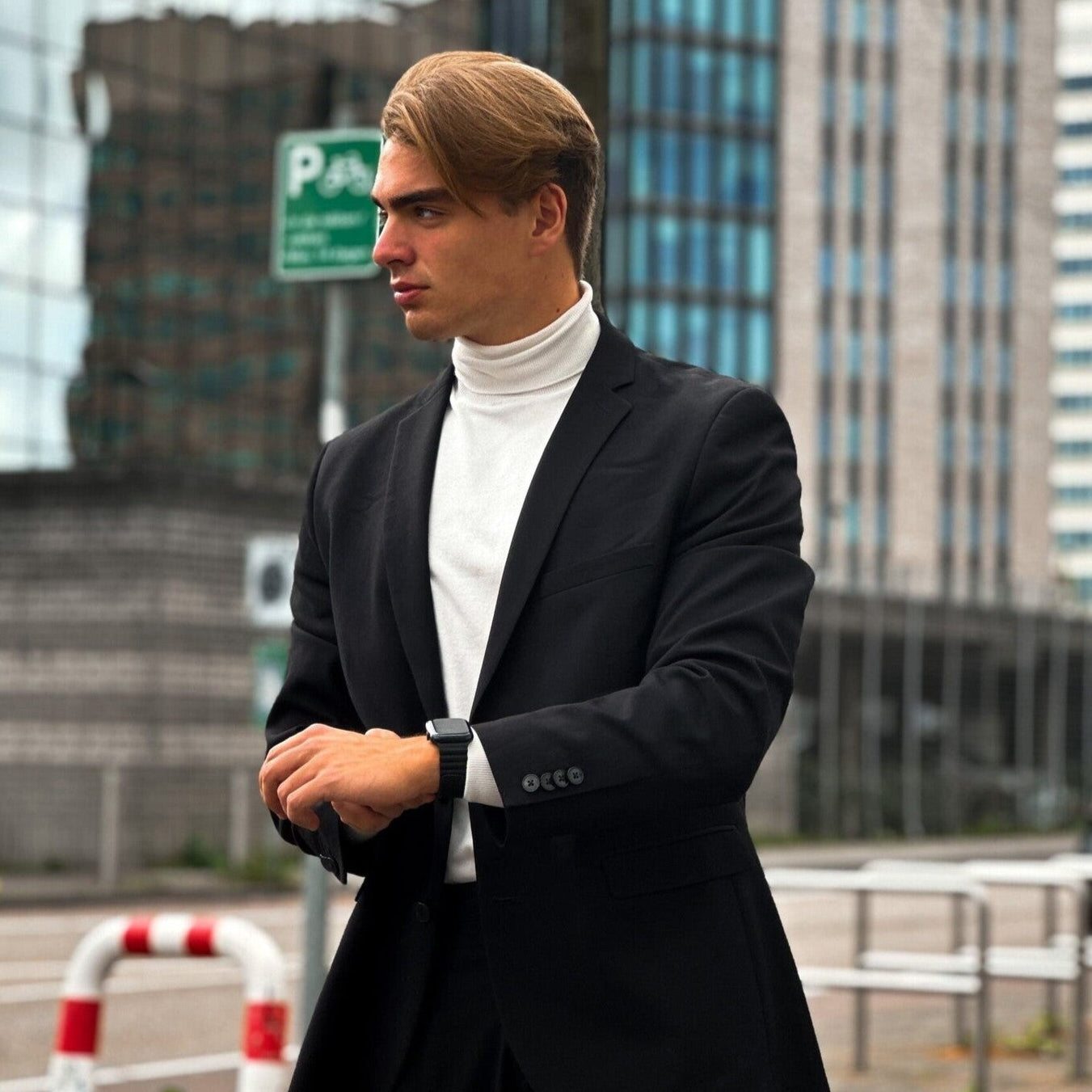 Apple Watch Magnetic Silicone Strap (Black)