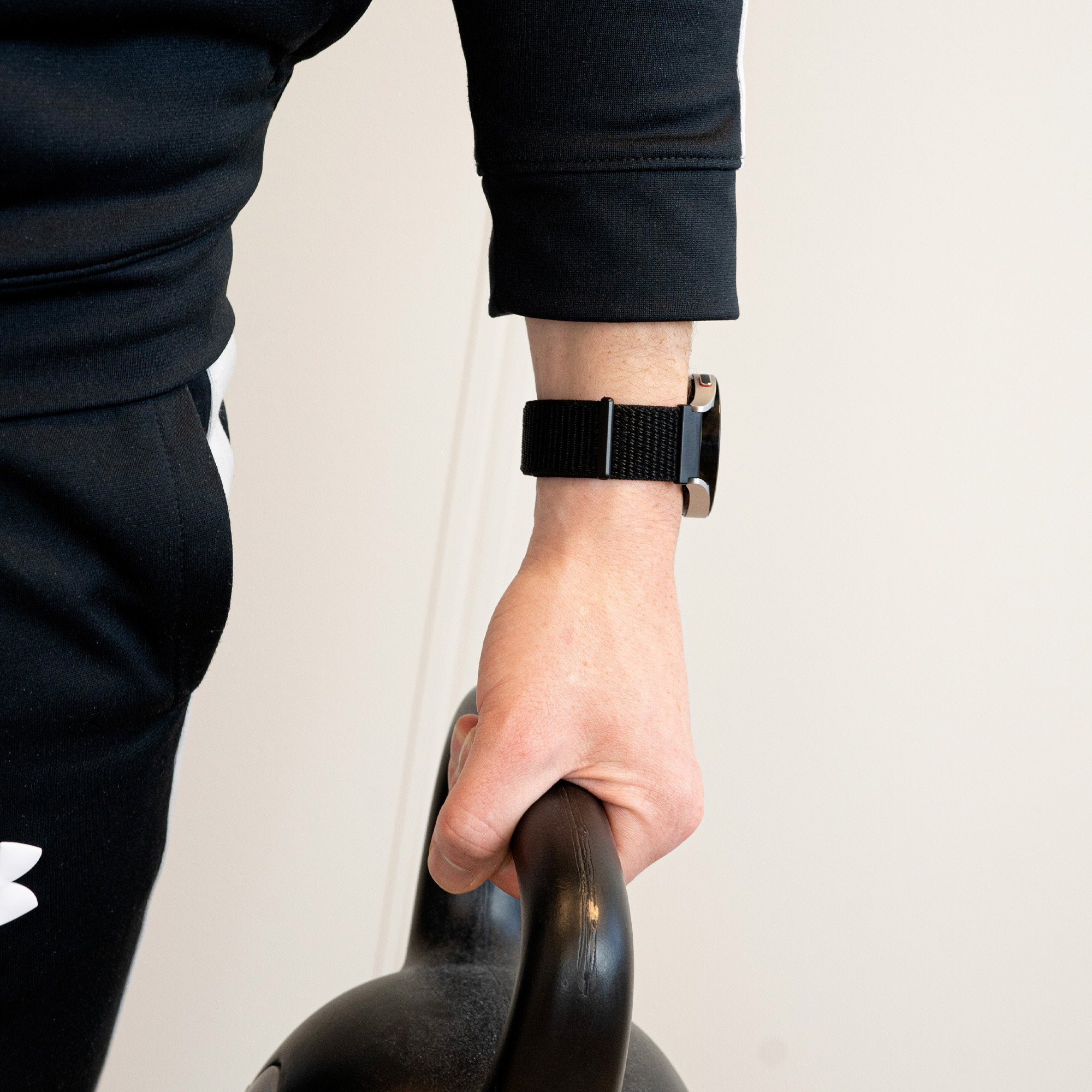 Bandz Garmin Venu 2 Nylon Loop Armband (Schwarz)