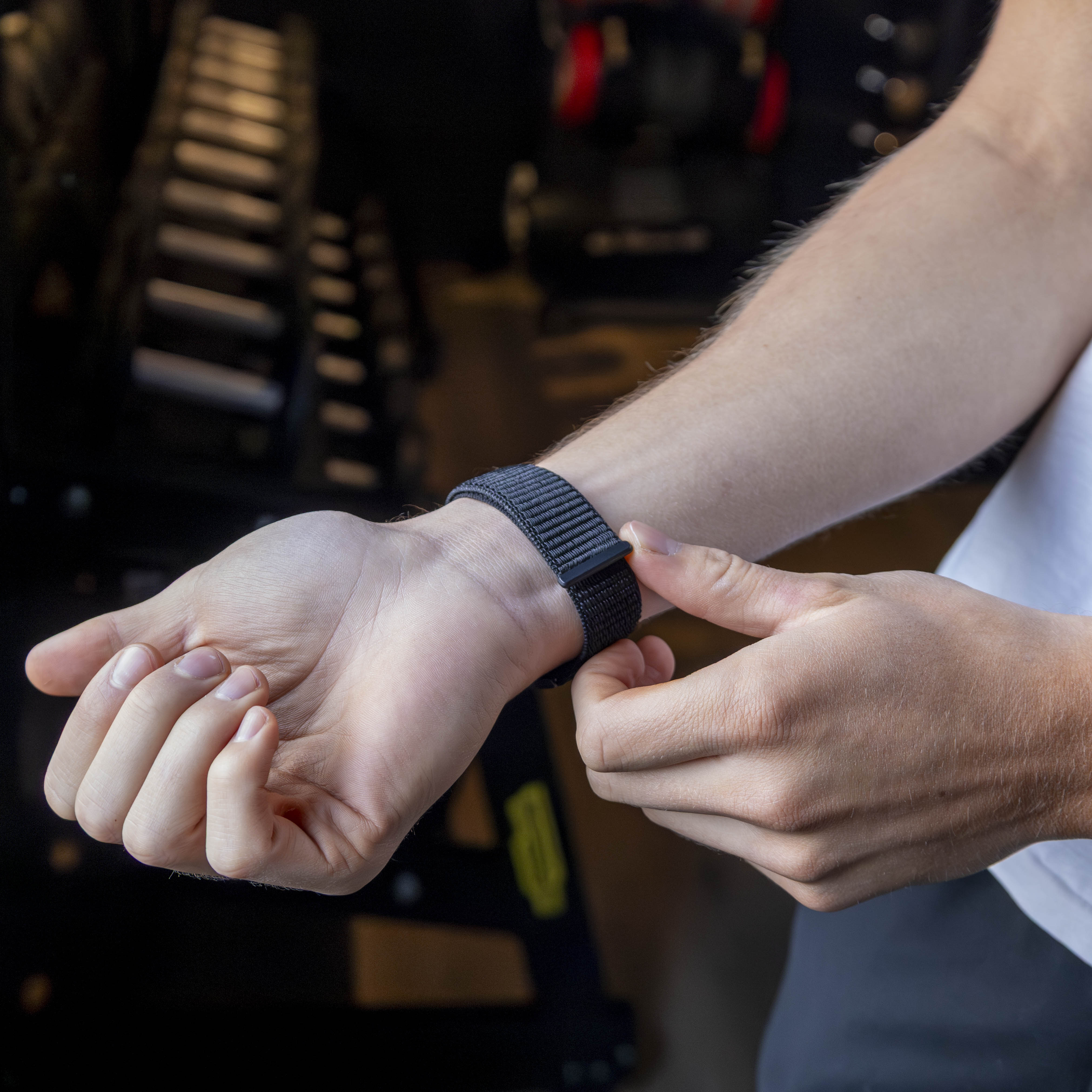 Bandz Samsung Galaxy Watch Ultra Nylon Loop Armband (Schwarz)