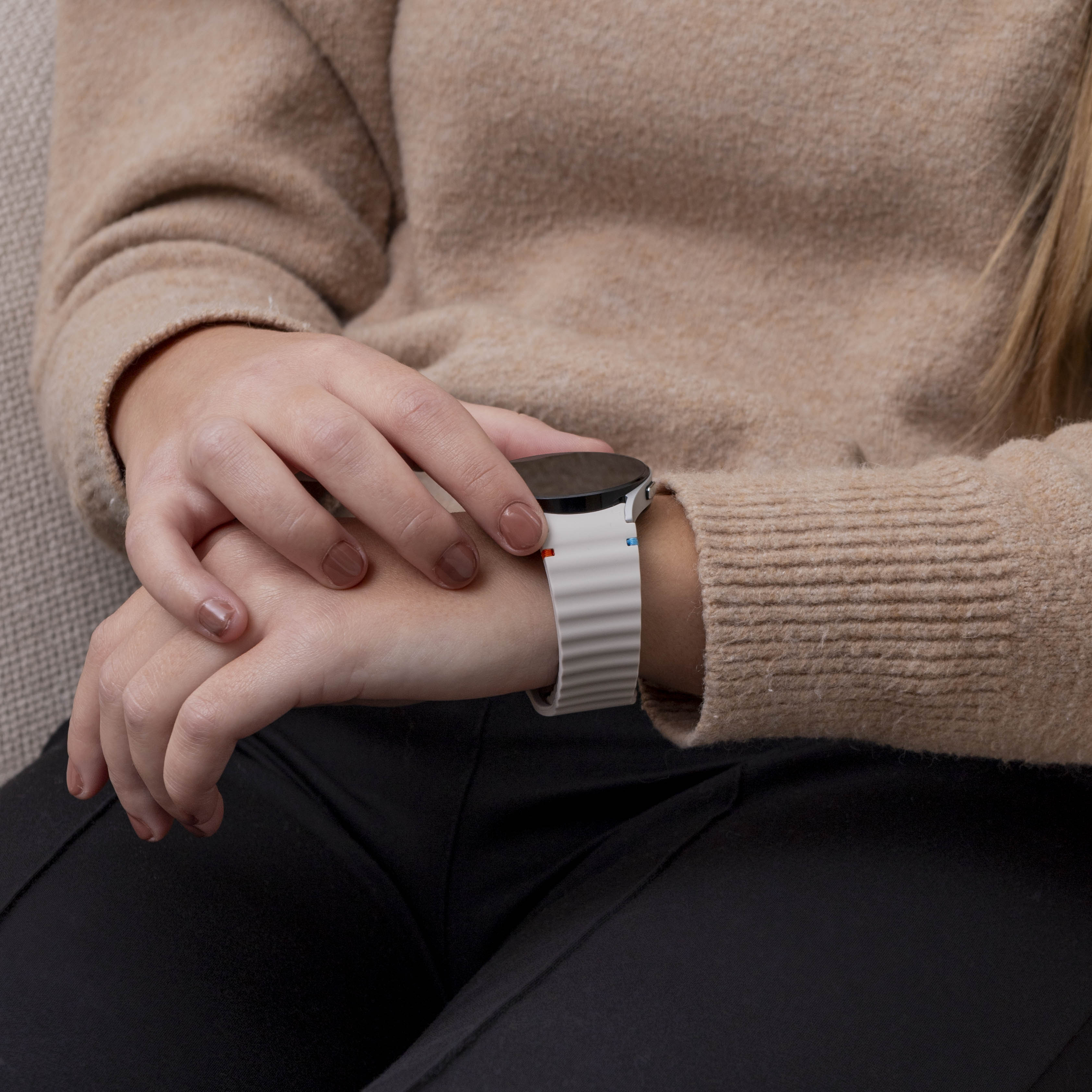 Samsung Galaxy Watch 5 40mm Wave Strap (Starlight)