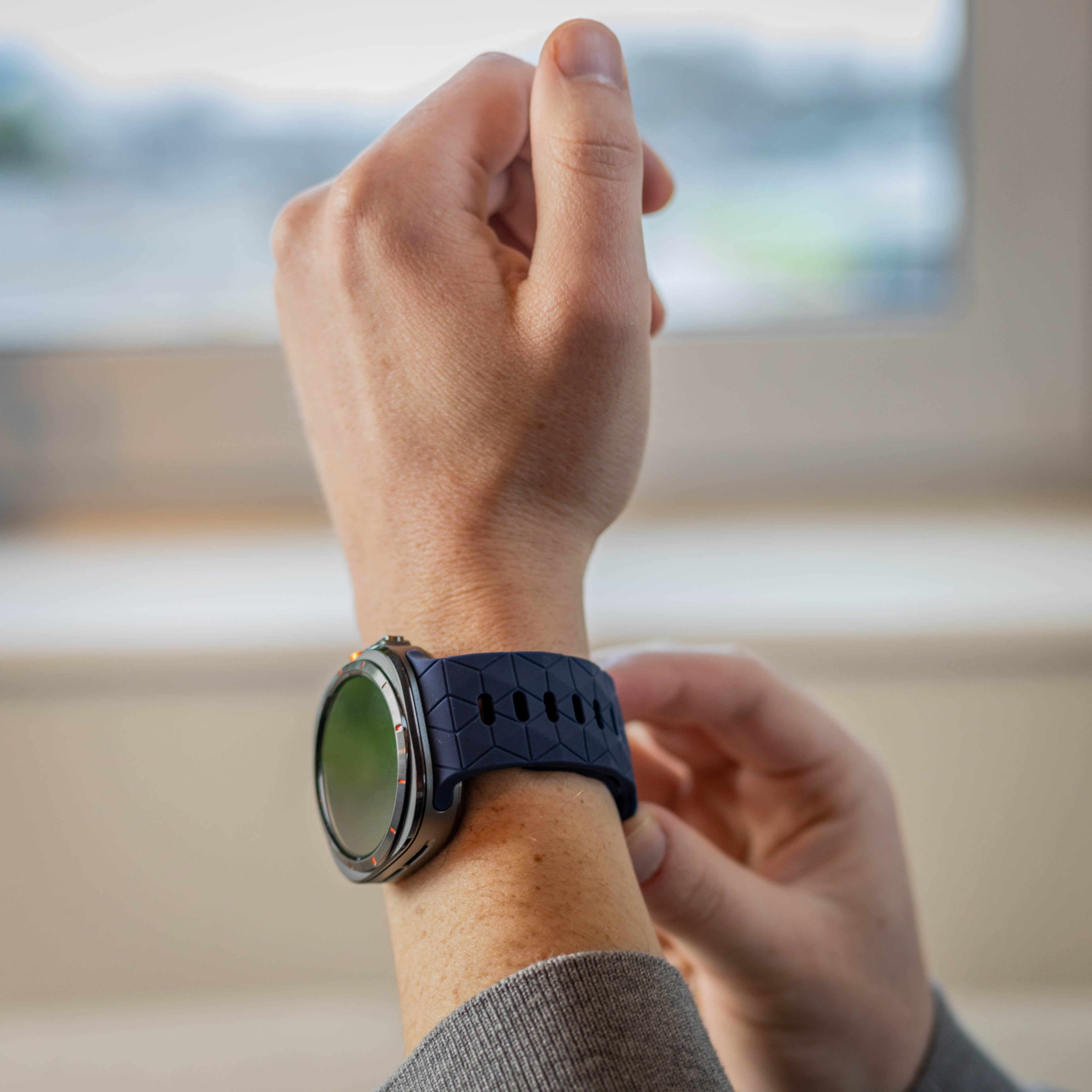 Bandz Samsung Galaxy Watch Ultra Silikonarmband 'Hexagons' (Dunkelblau)