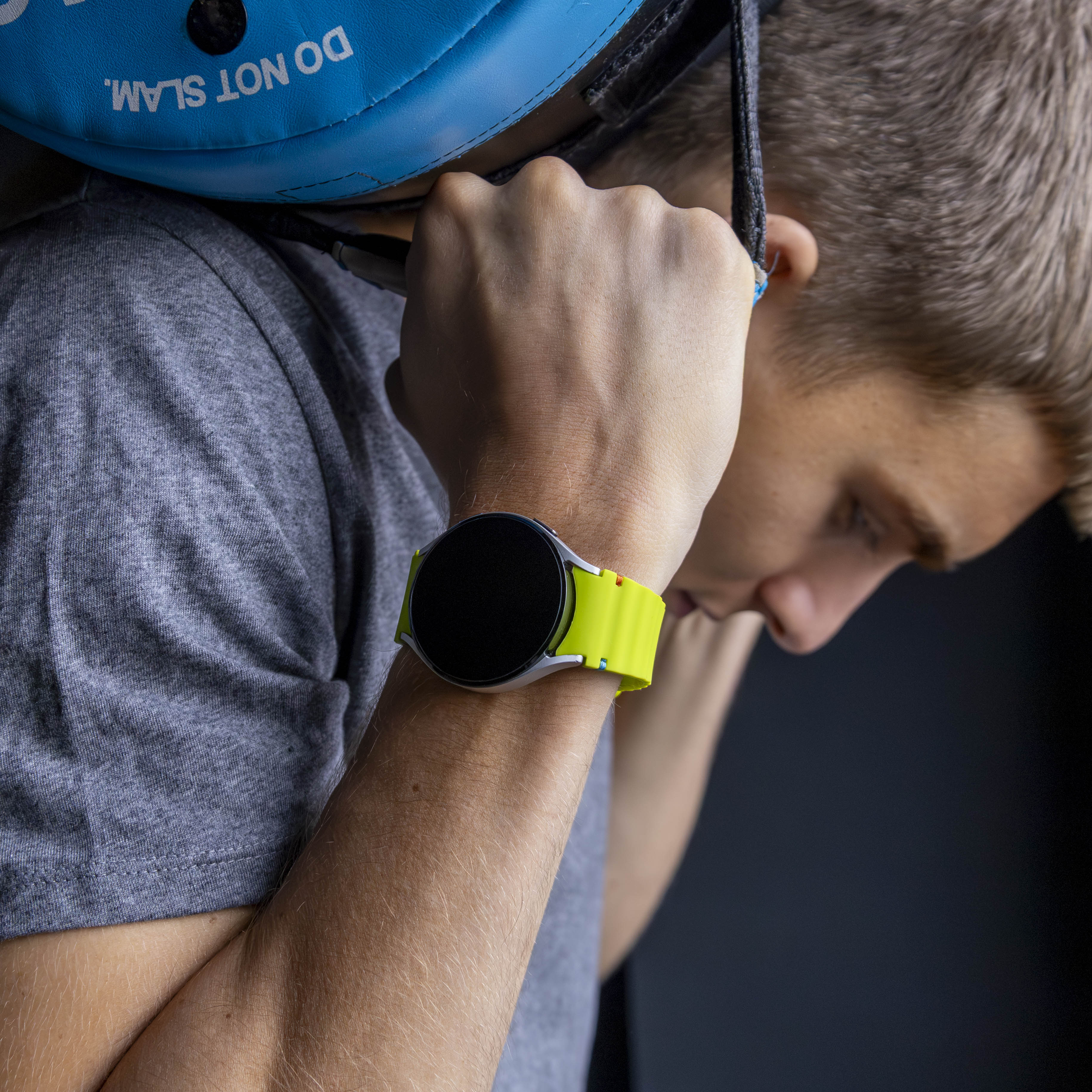 Samsung Galaxy Watch 4 40mm mit wellenförmigem Armband (Limettengrün)