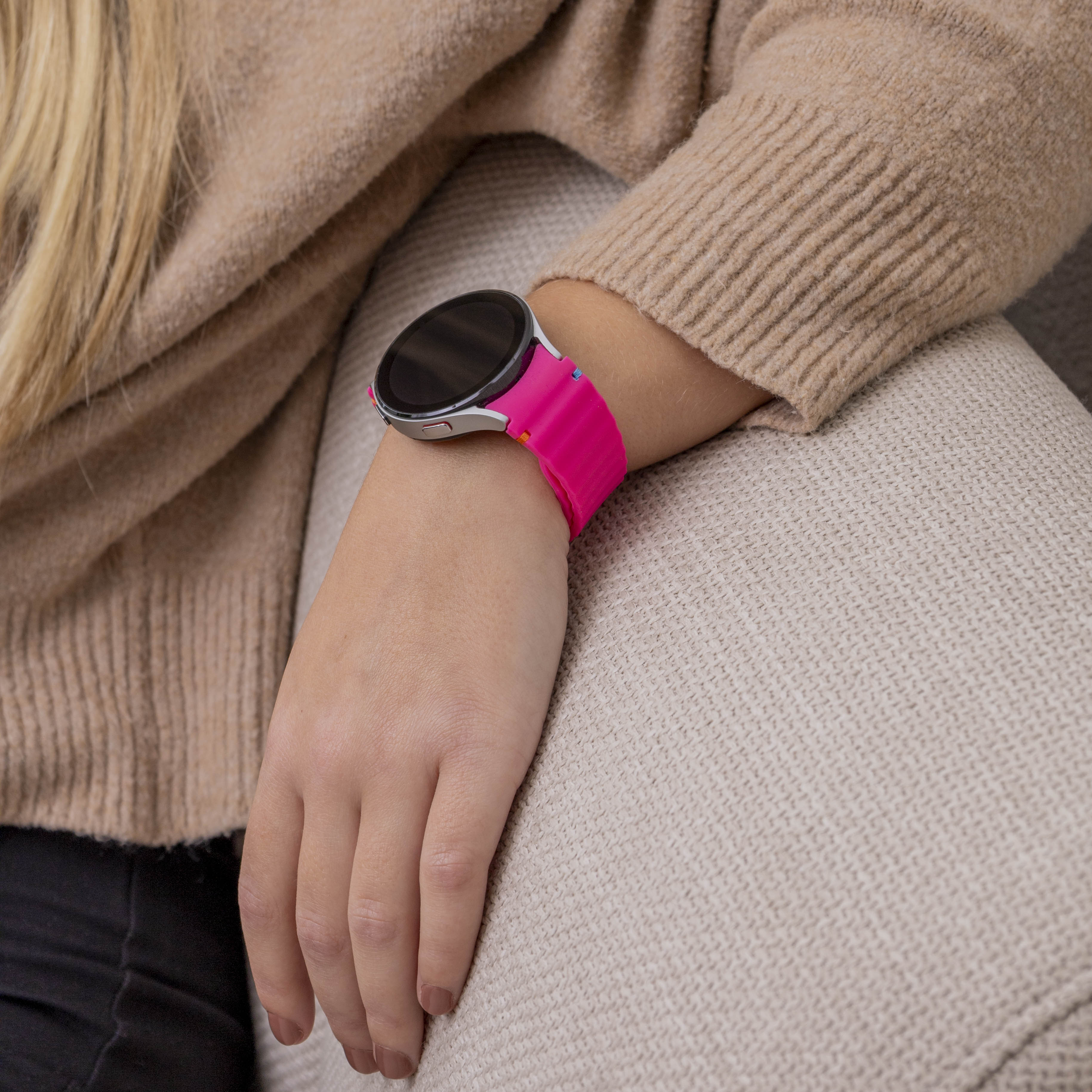 Samsung Galaxy Watch Fe mit wellenförmigem Armband (Hellrosa)