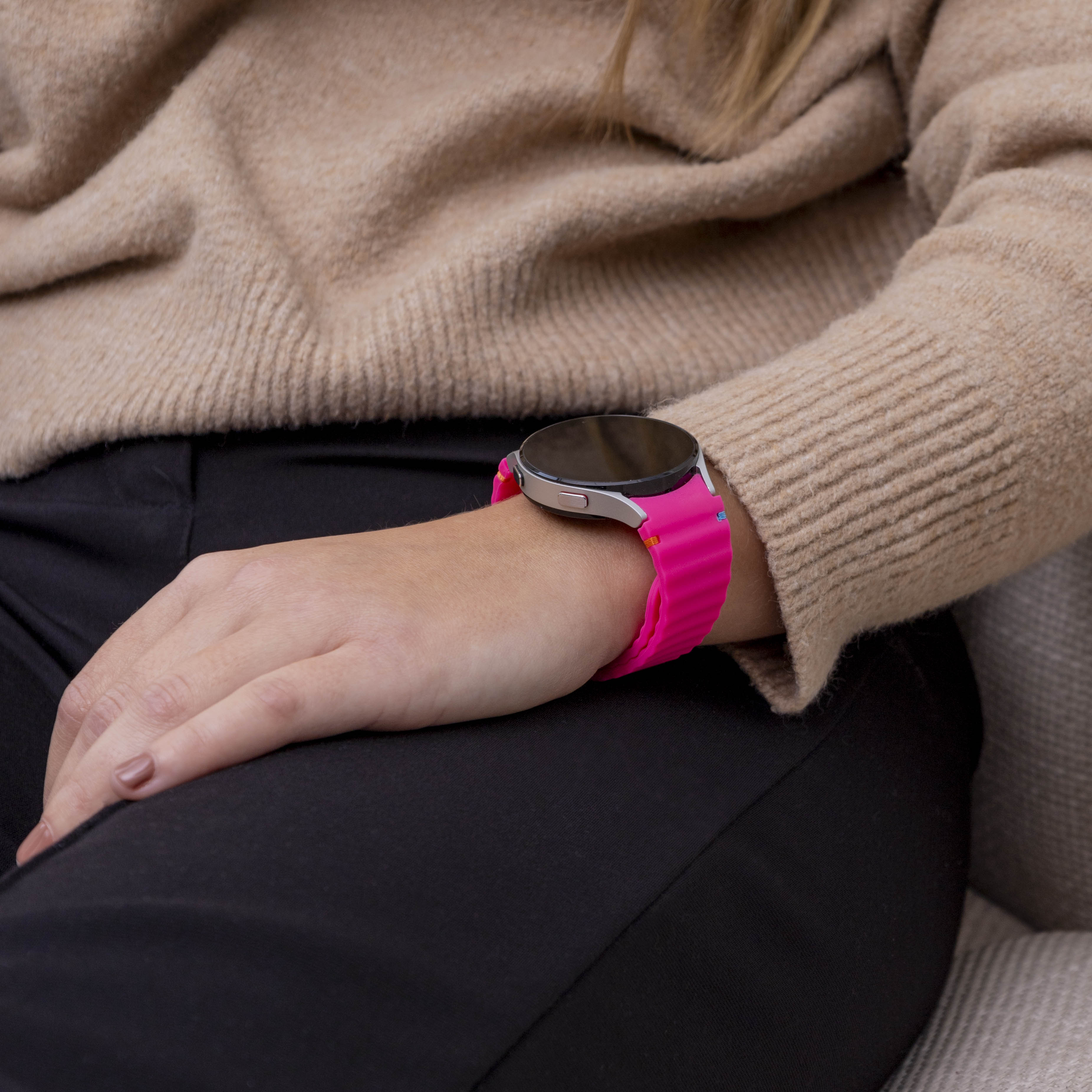 Samsung Galaxy Watch Fe mit wellenförmigem Armband (Hellrosa)