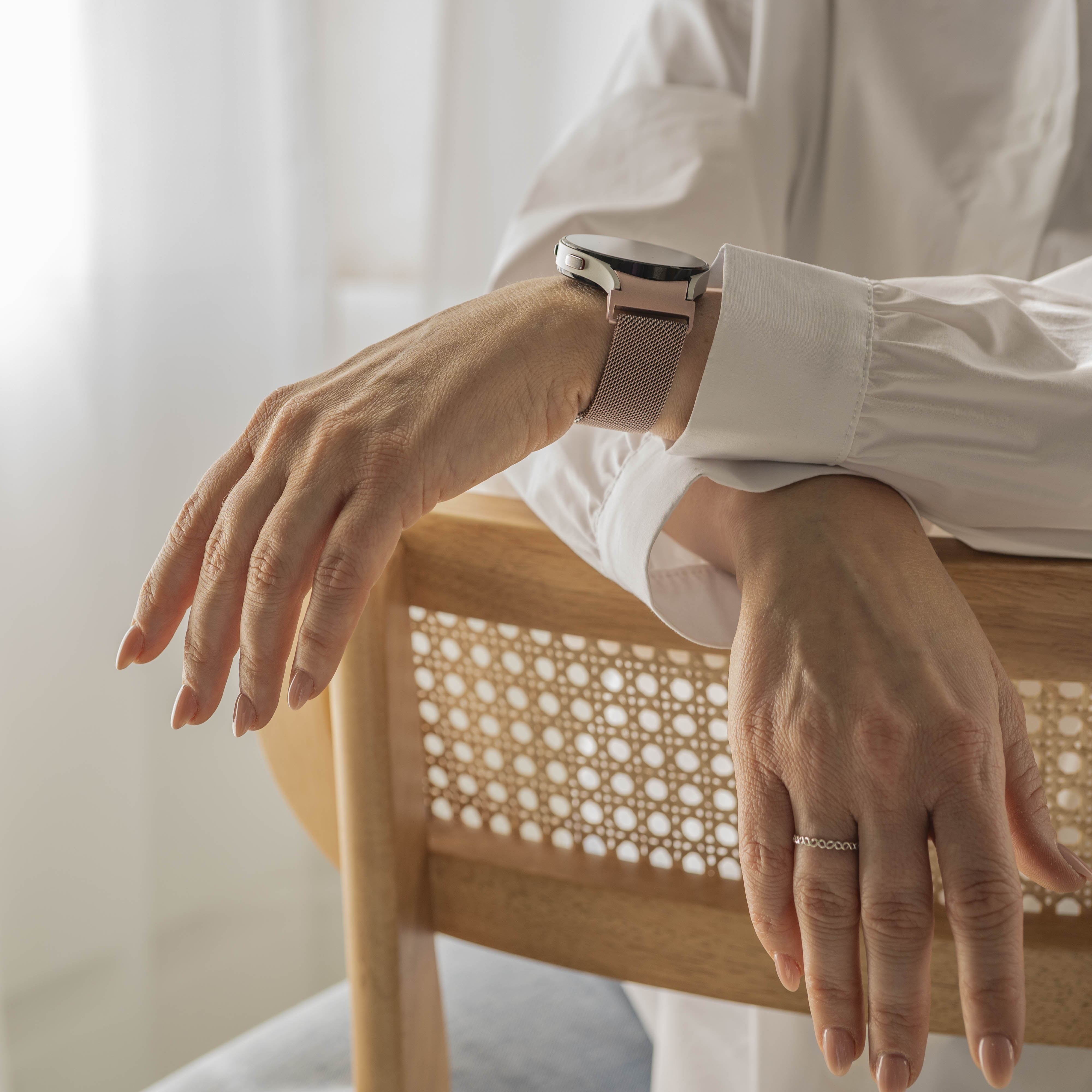 Samsung Galaxy Watch 7 - 40mm 'One Push' Milanese Strap (Pink)