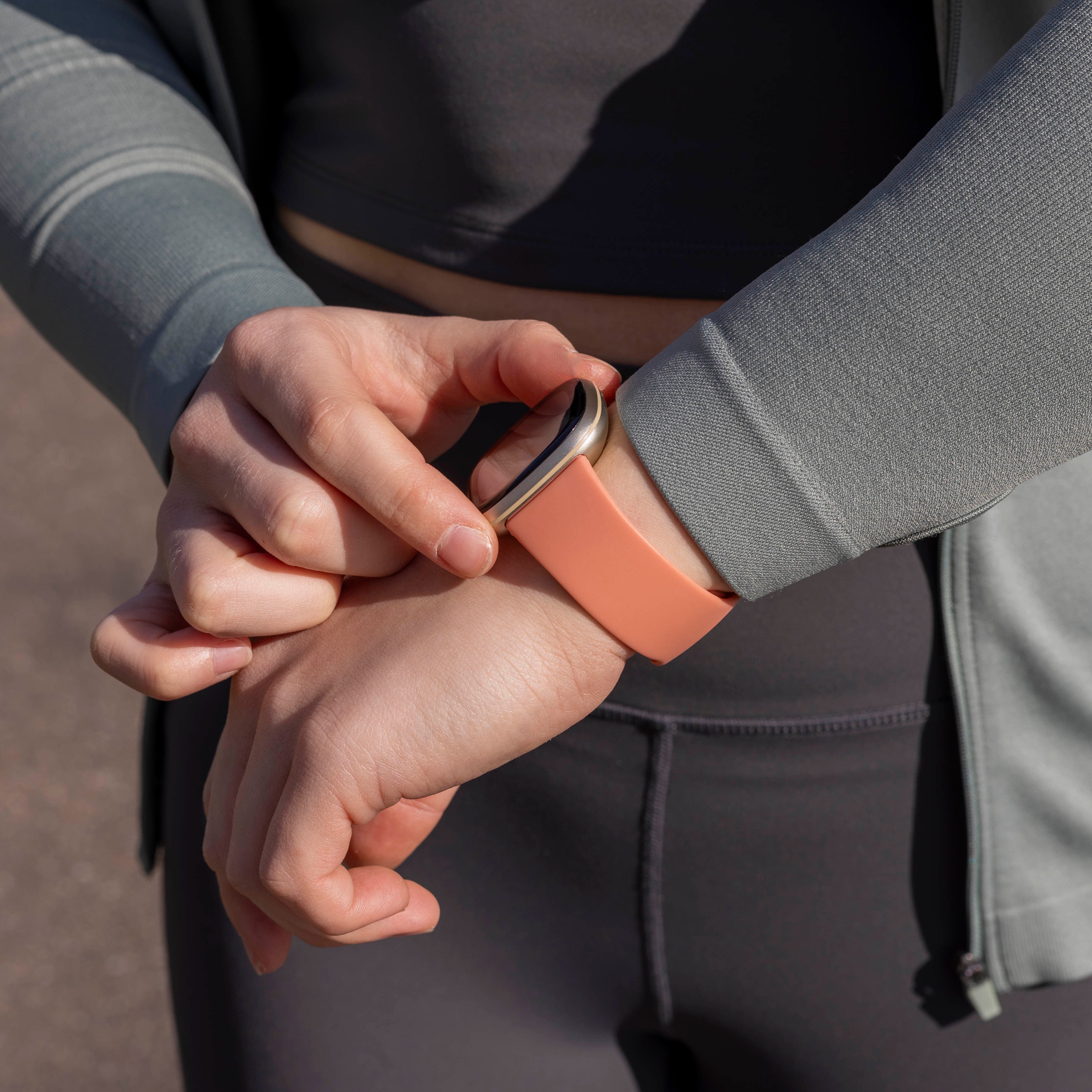 Fitbit Versa 4 Silikonarmband Classic (Rosa)