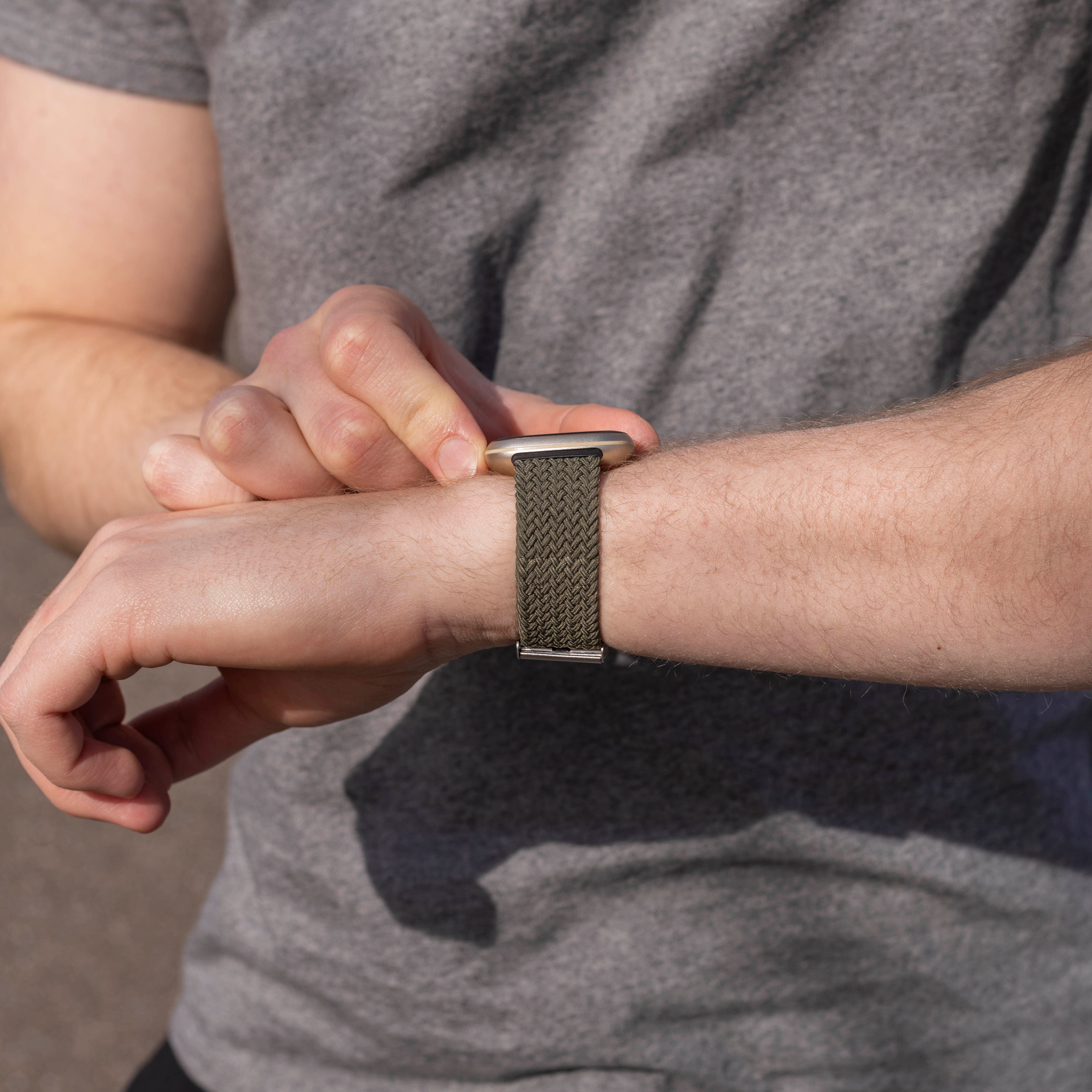Fitbit Versa 3 verstellbares geflochtenes Armband (Olivgrün)