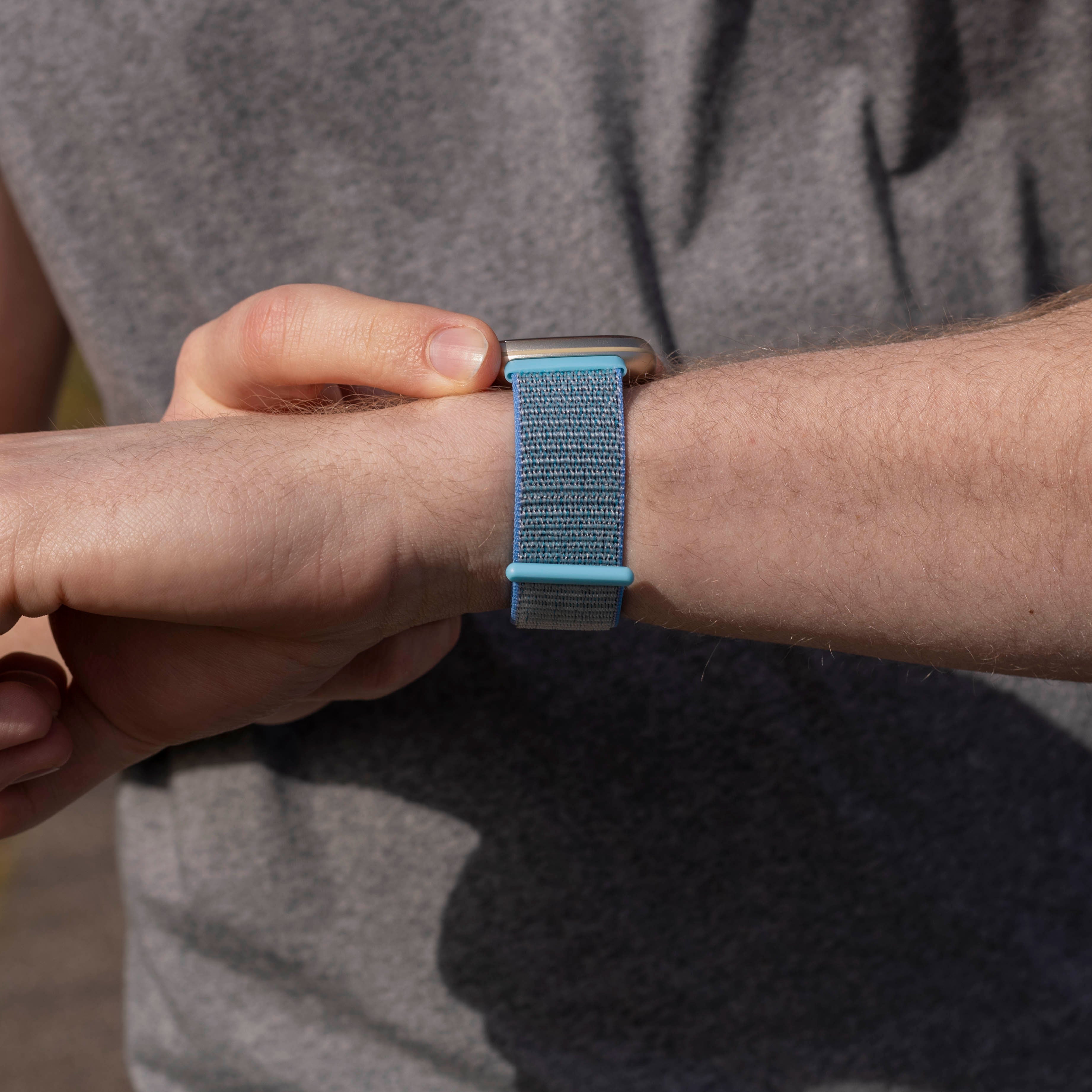 Fitbit Versa 3 Nylonarmband (Hellblau)
