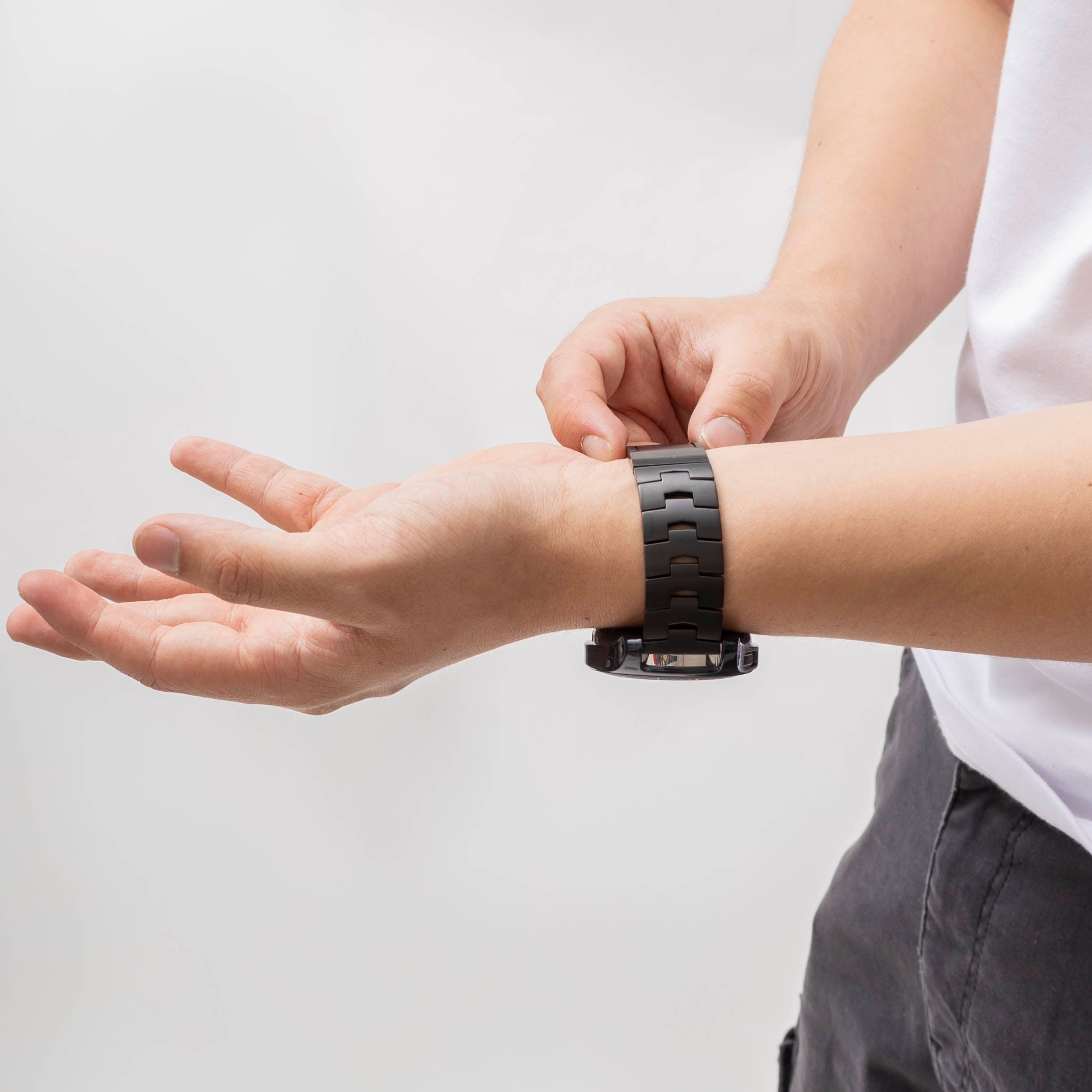 Suunto 9 Peak Pro gebürstetes Titanarmband (flache Schnalle) (schwarz)