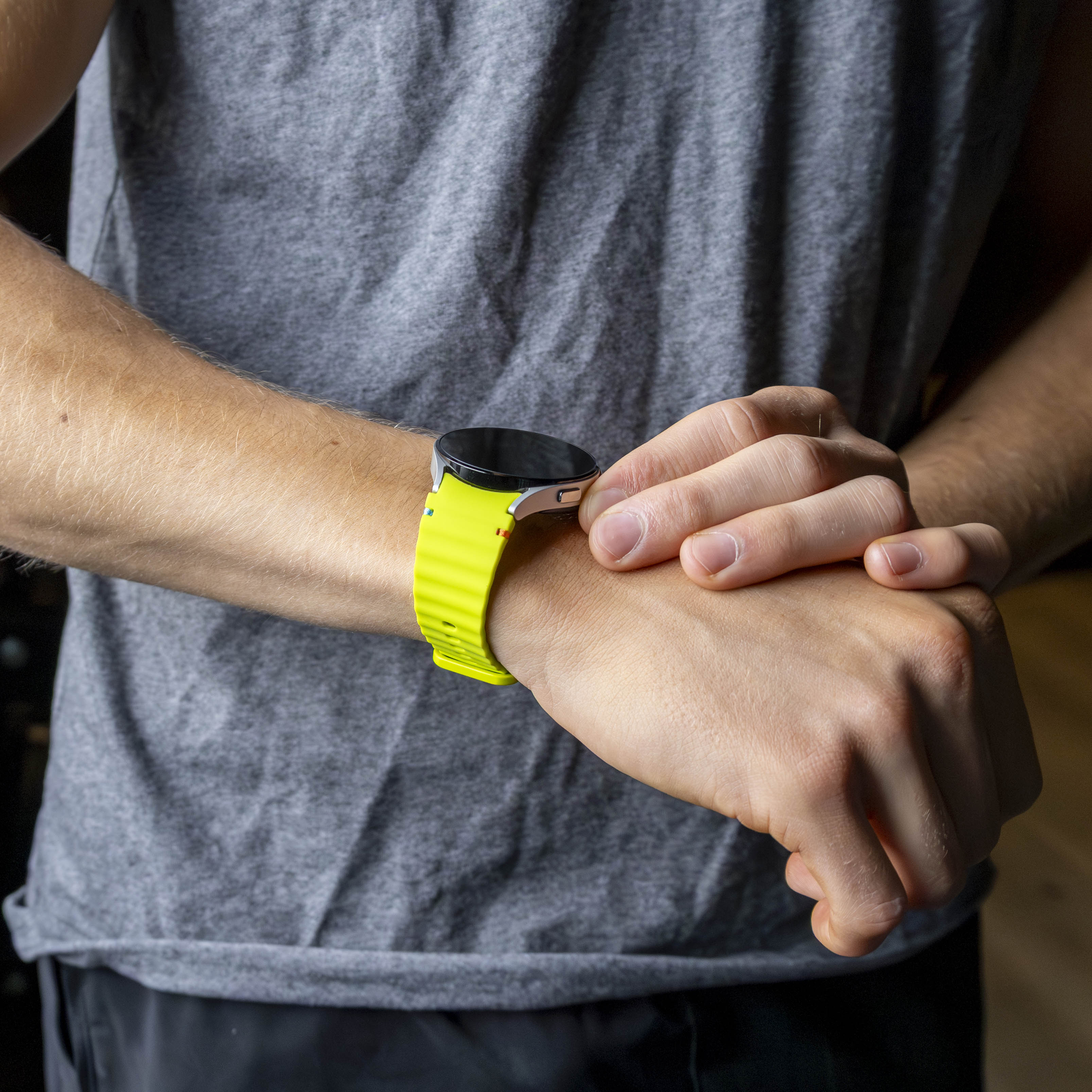 Samsung Galaxy Watch 4 40mm mit wellenförmigem Armband (Limettengrün)