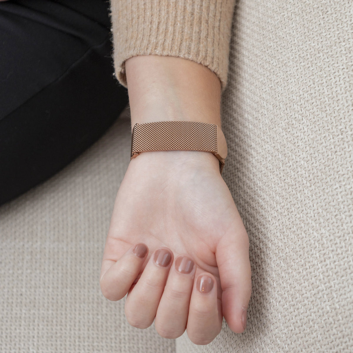 Milanese Strap, rose gold, lifestyle photo