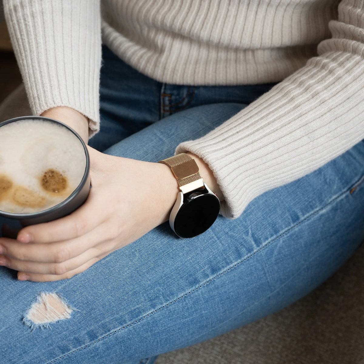 Milanese Strap, rose gold, lifestyle photo