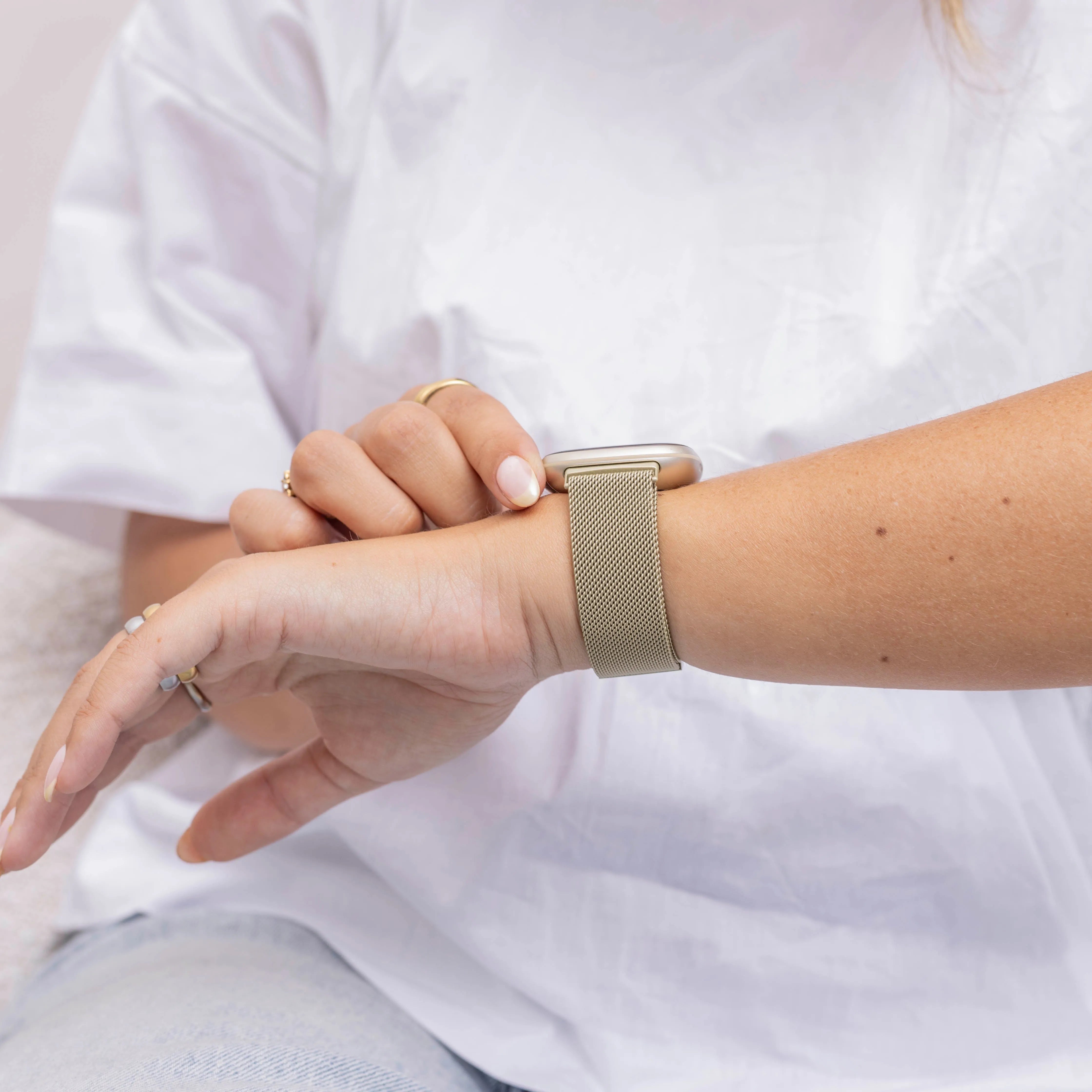 Bracelet Milanais Fitbit Versa 3 (or clair)