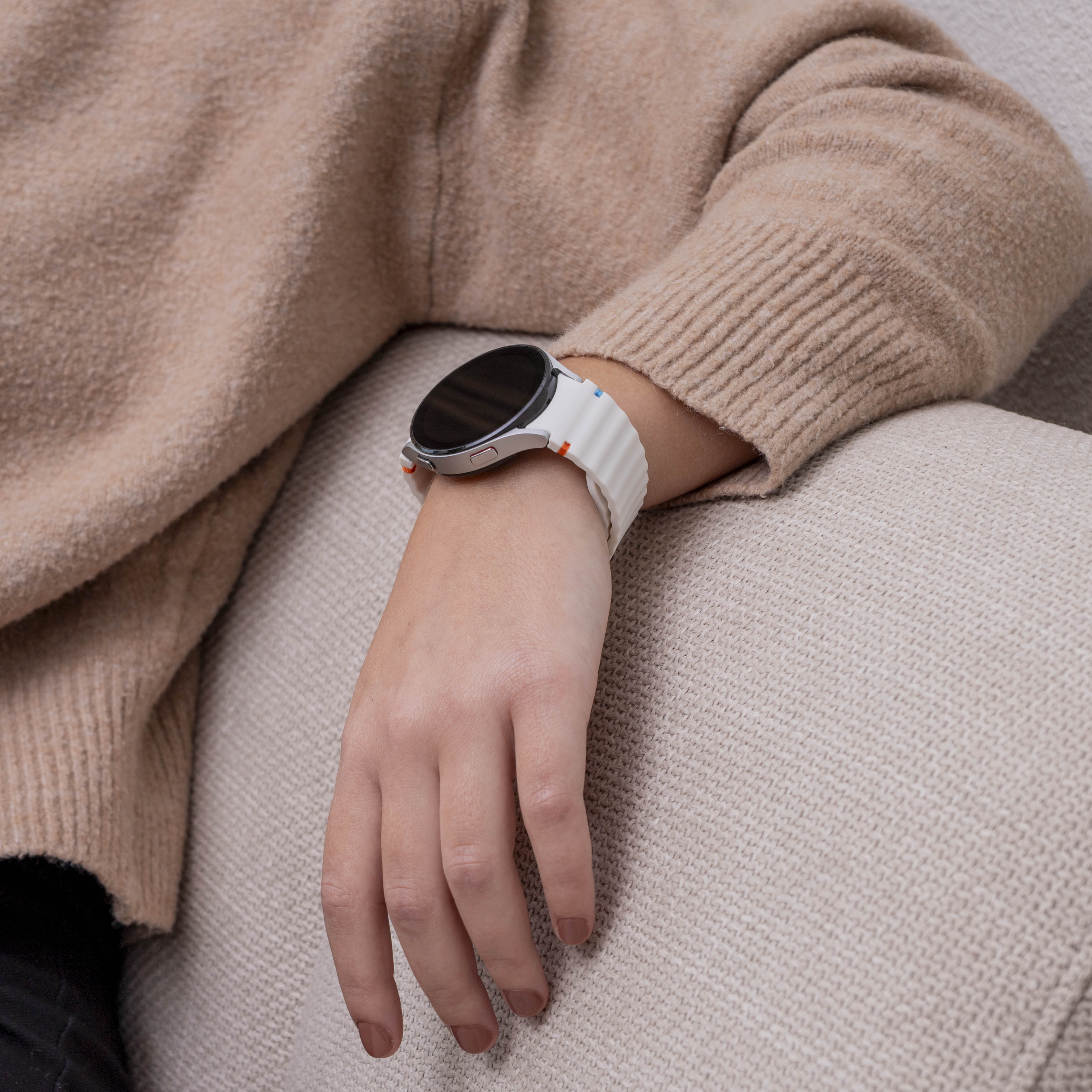 Samsung Galaxy Watch 4 Classic 42mm Wave Strap (White)