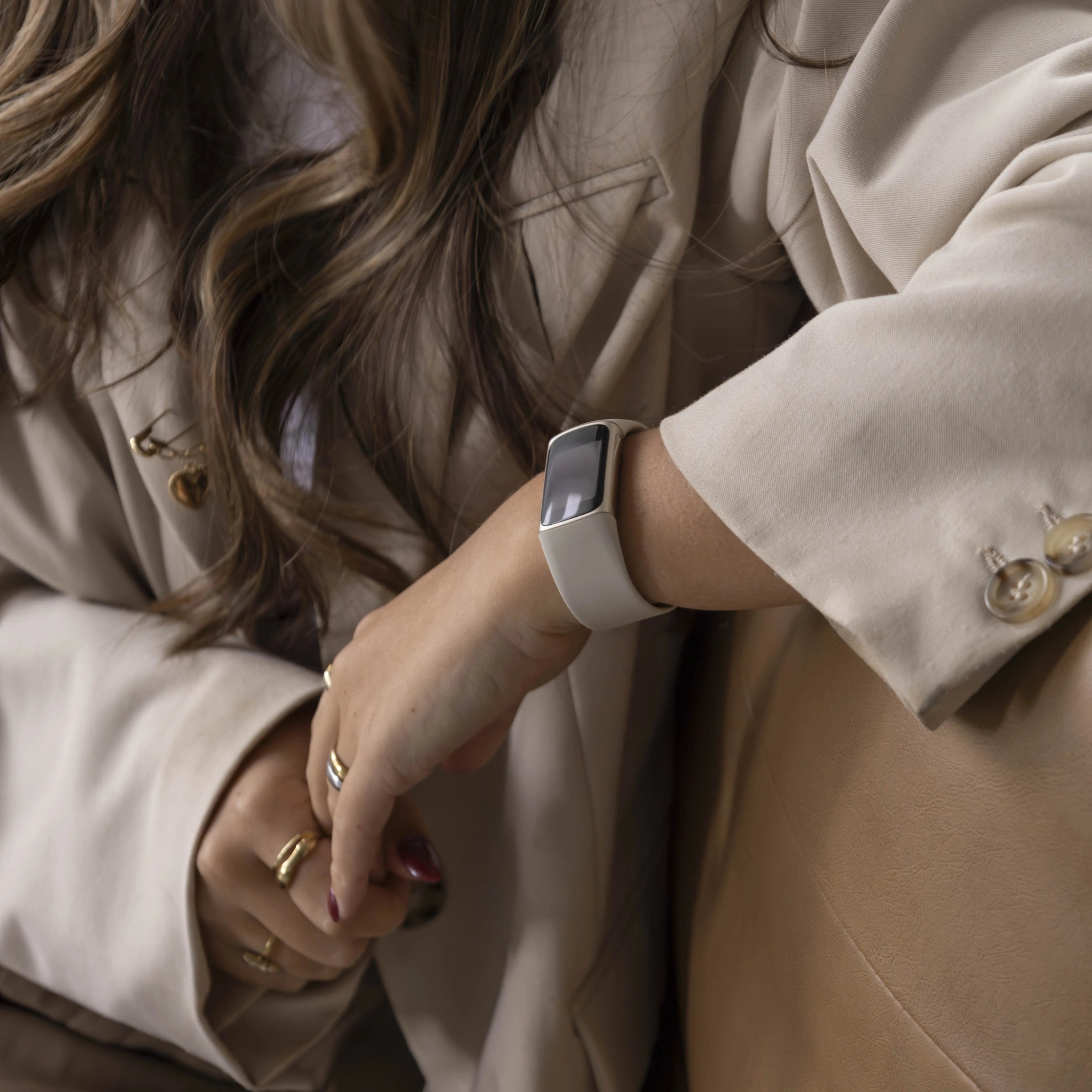 Fitbit Charge 5 Silikonarmband (Sandweiß)