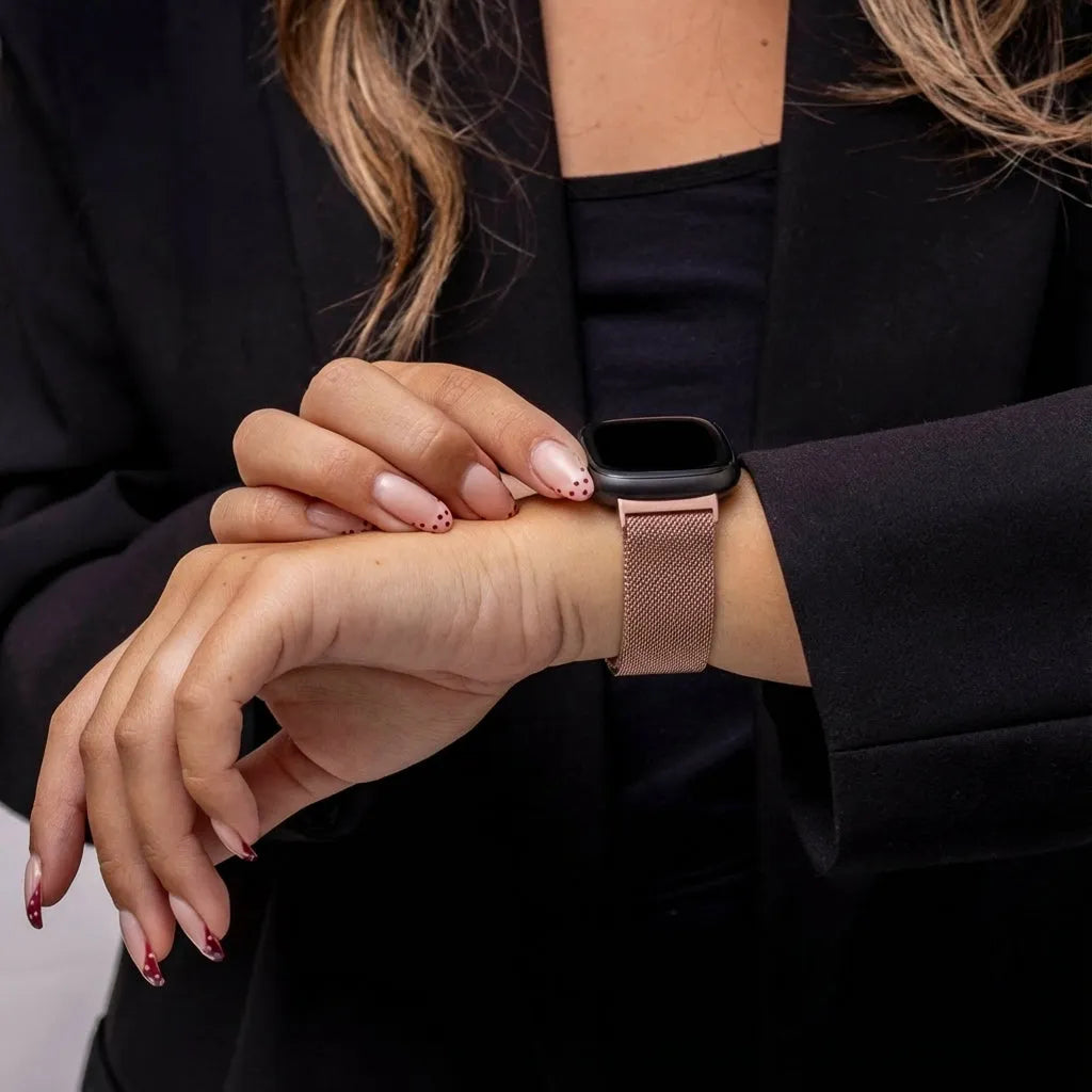 Fitbit Versa 4 Milanese-Armband (Rosa)