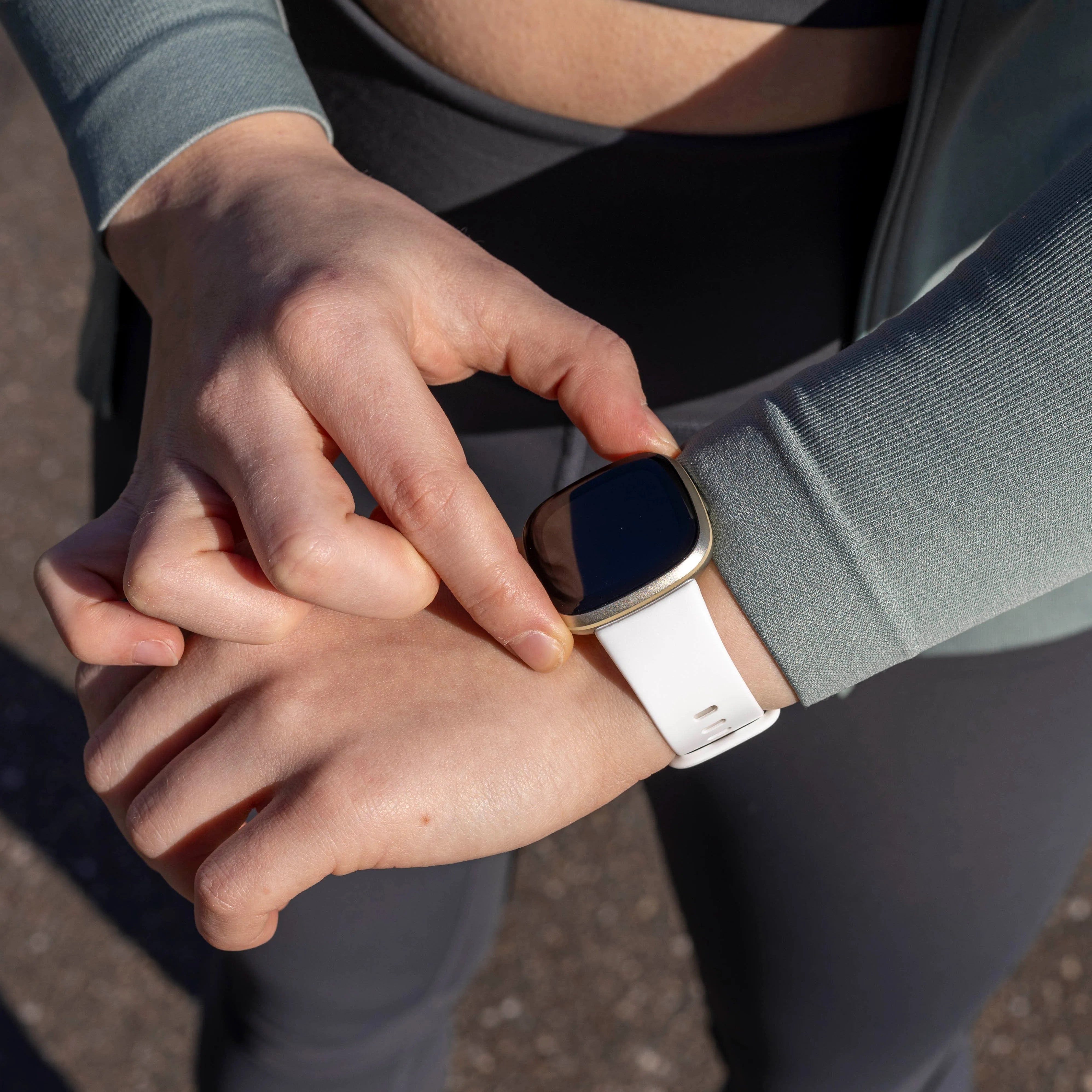 Fitbit Versa 3 Silikonarmband Classic (Weiß)
