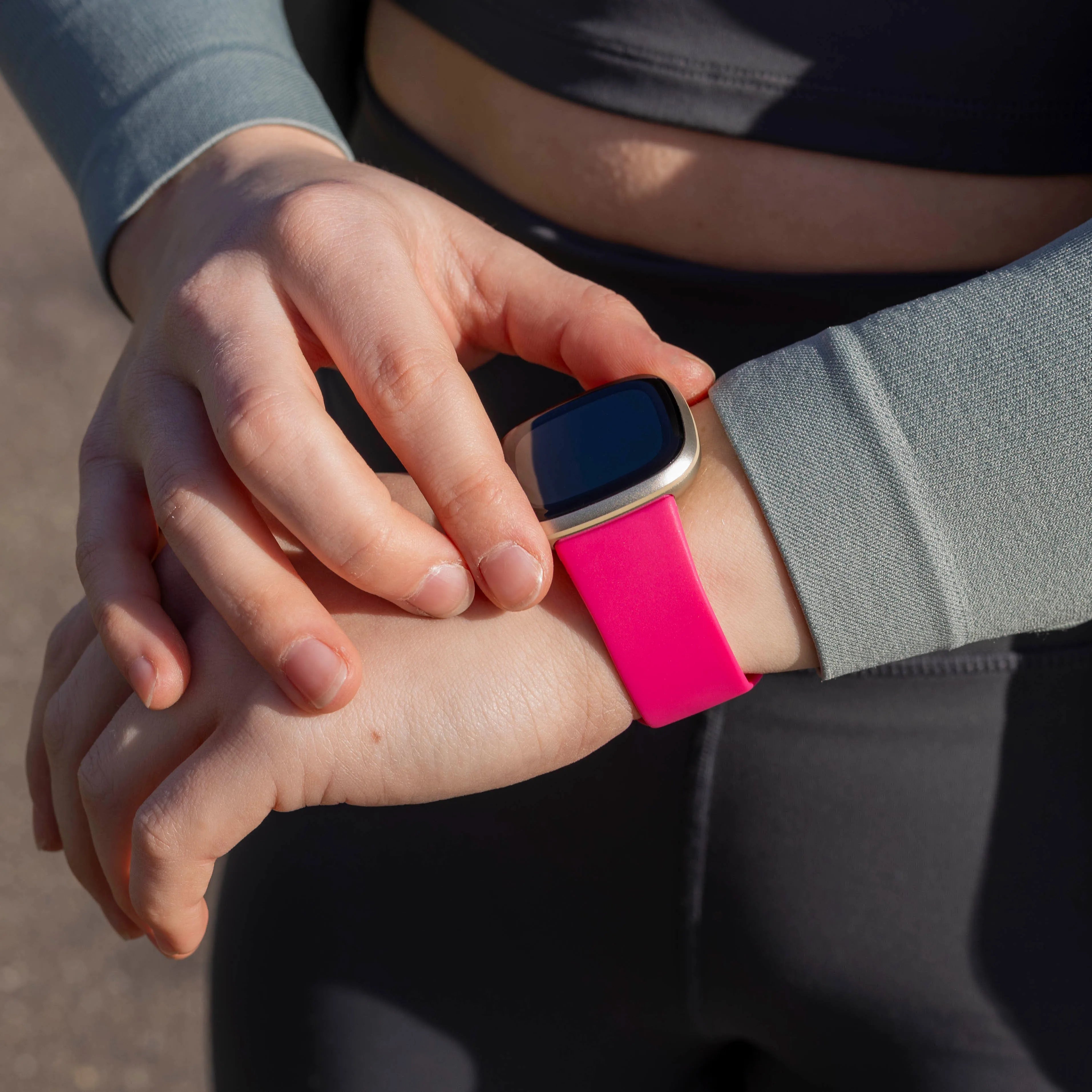 Bracelet silicone classique Fitbit Sense 2 (rose pétant)