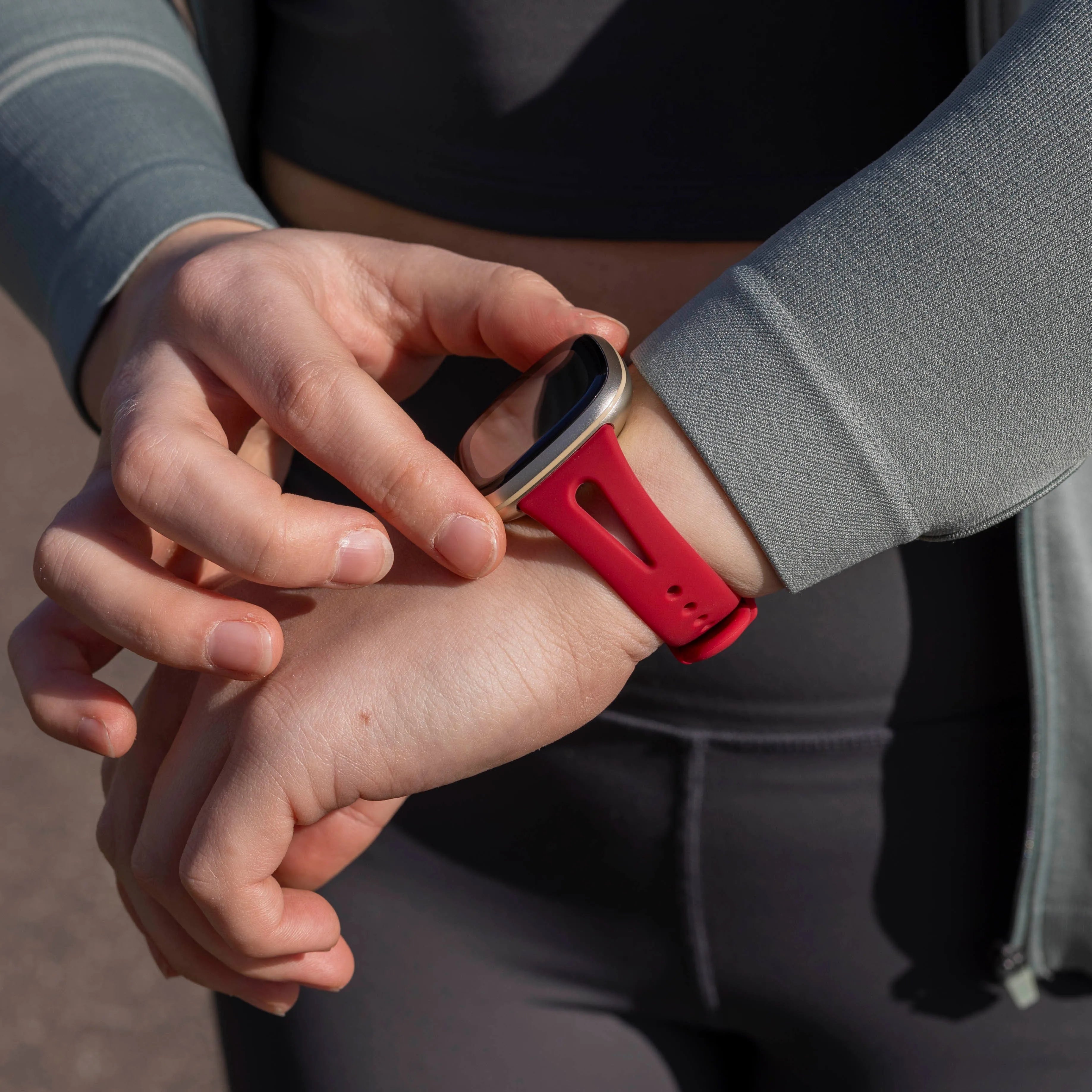 Bracelet silicone deluxe Fitbit Sense 2 (rose-rouge)