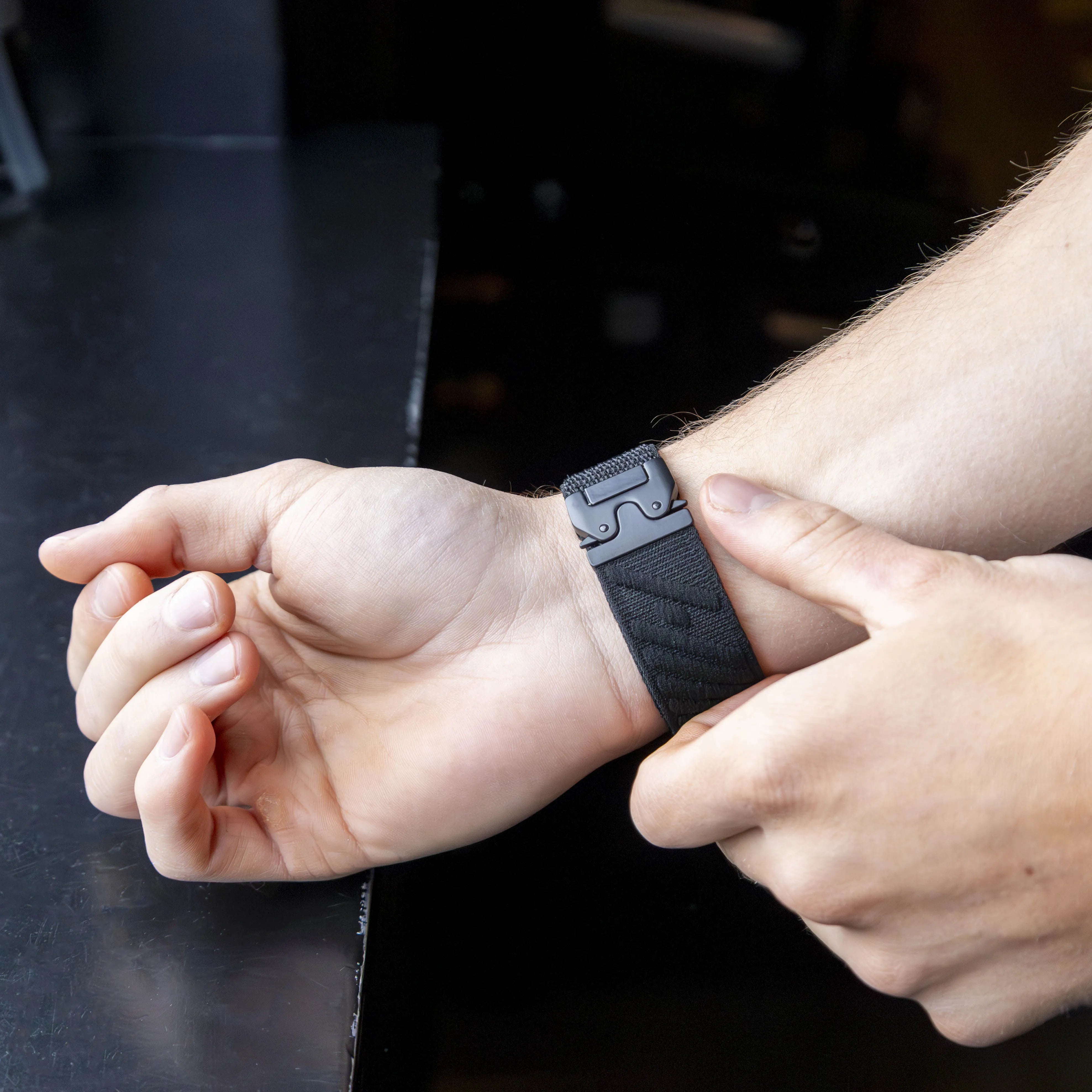 Bandz Apple Watch Nylon Strap 'Wave' with P-Buckle (Black)