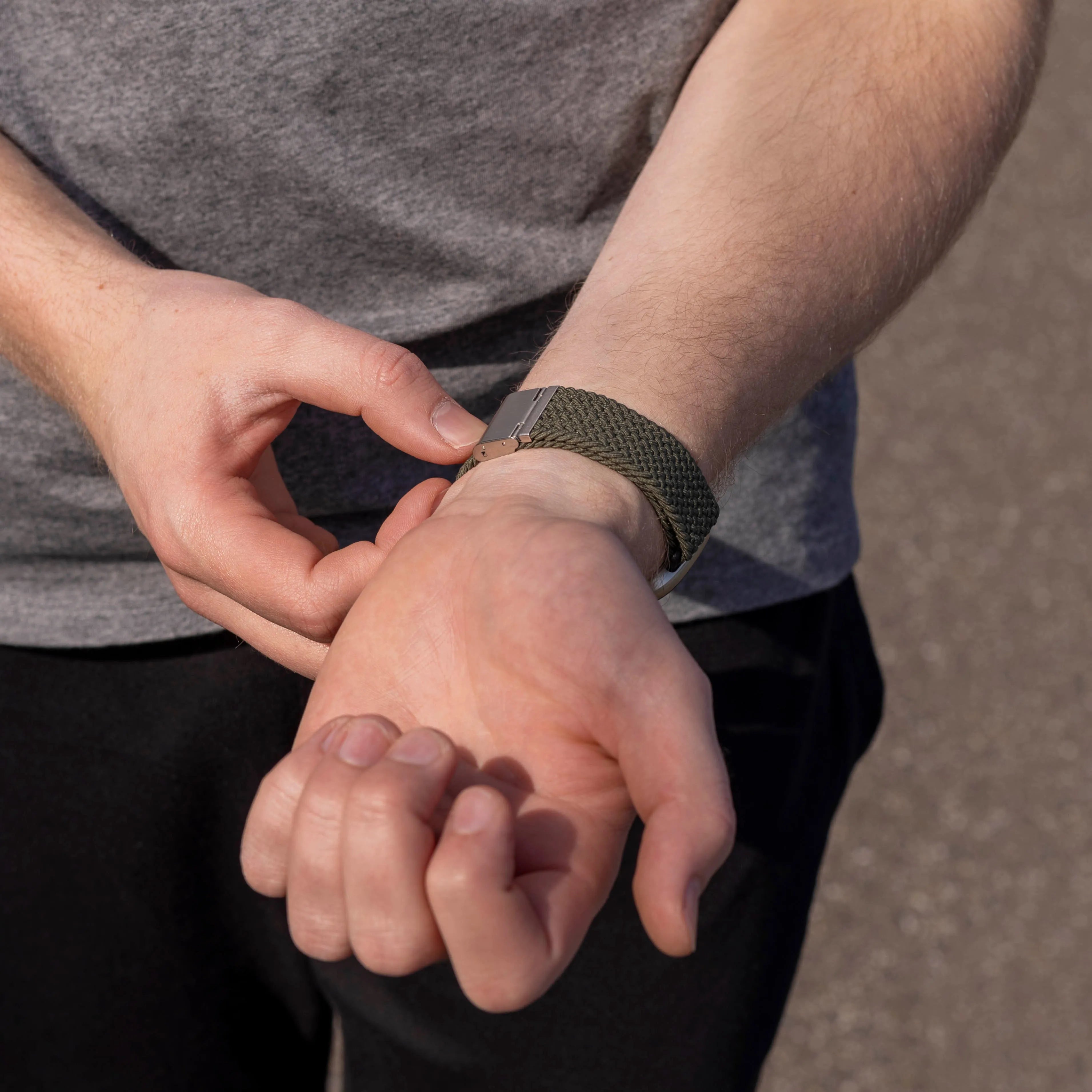 Fitbit Sense verstellbares geflochtenes Armband (Olivgrün)