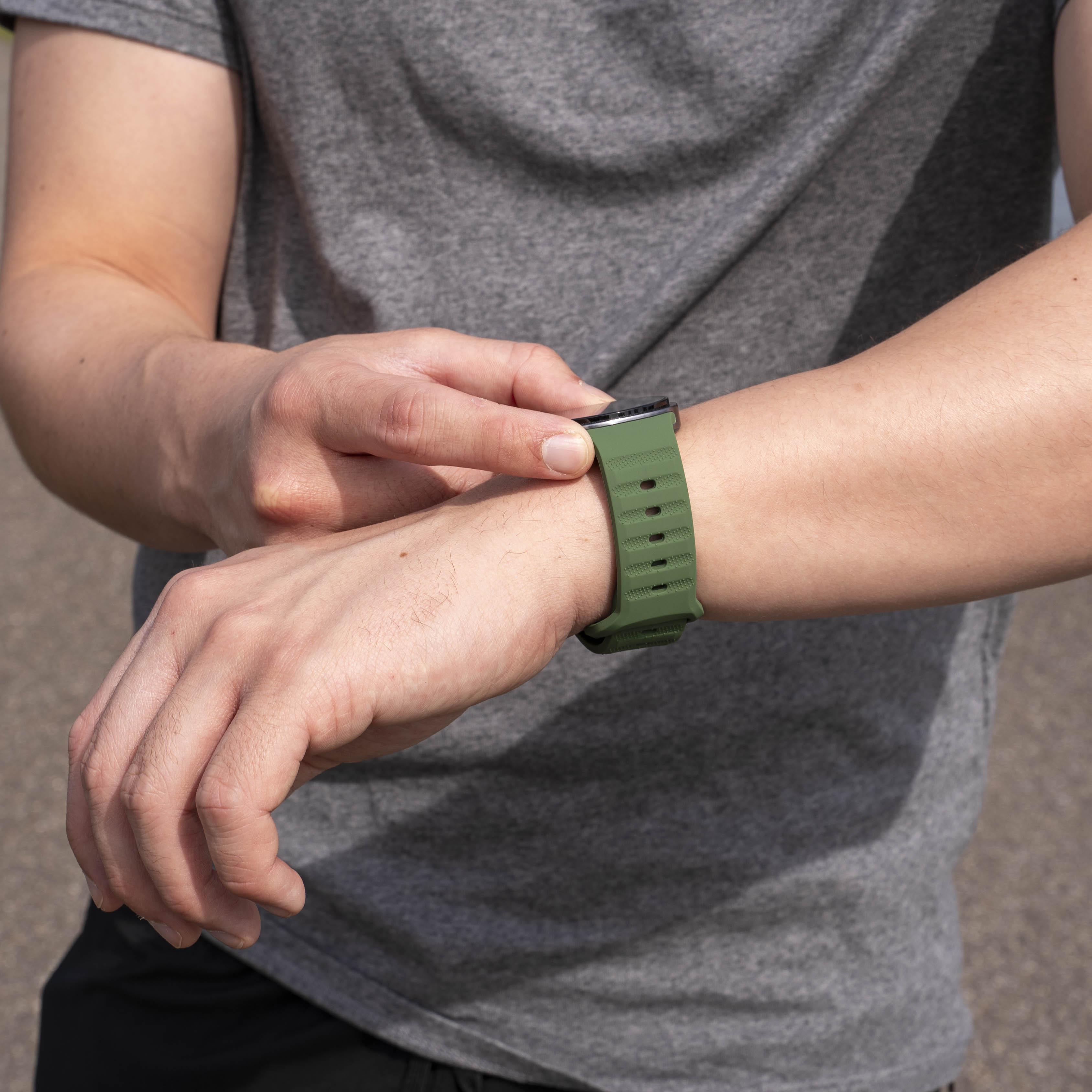 Samsung Galaxy Watch 8 - 40mm Outdoor Silikonarmband (Olivgrün)