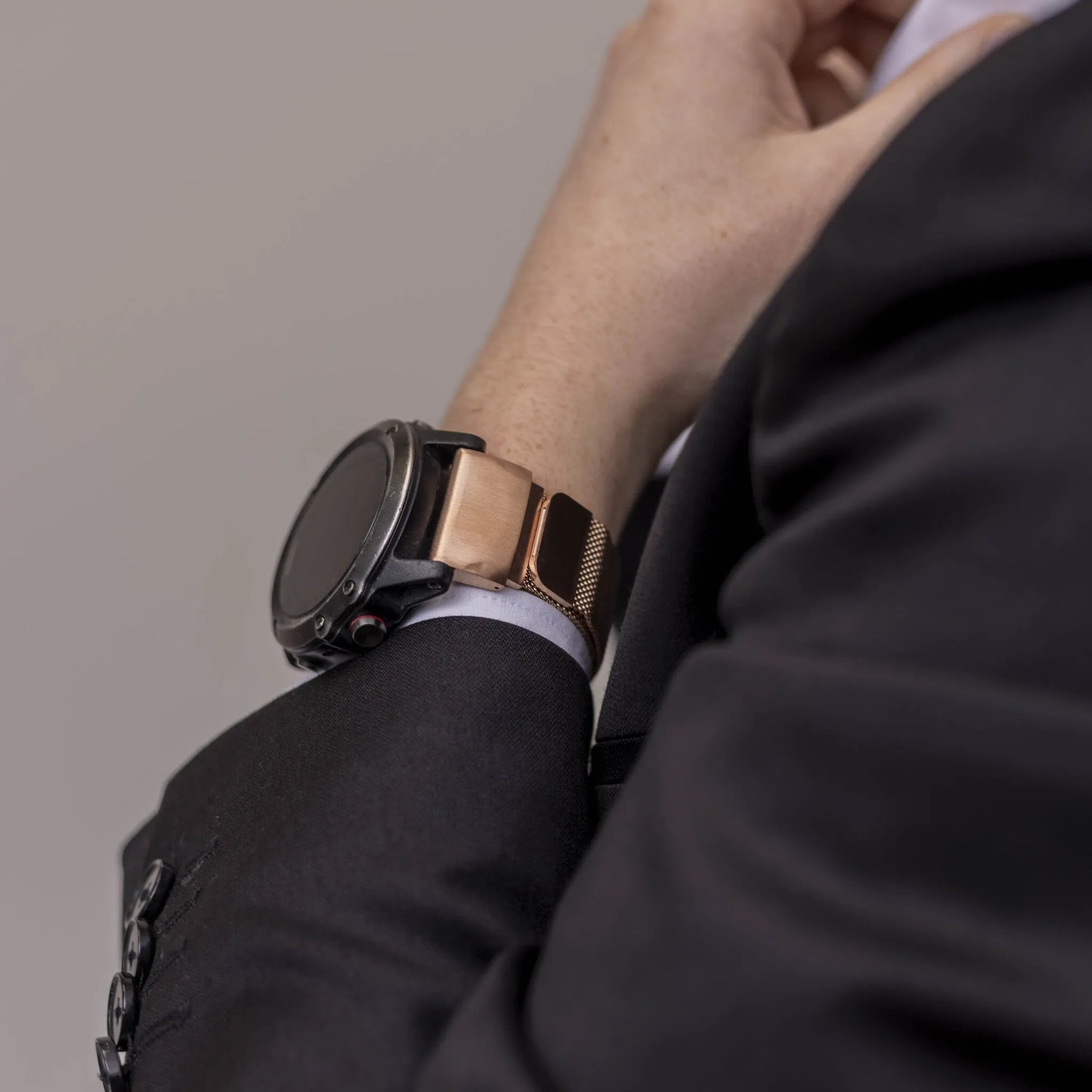 Milanese Strap, rose gold, lifestyle photo