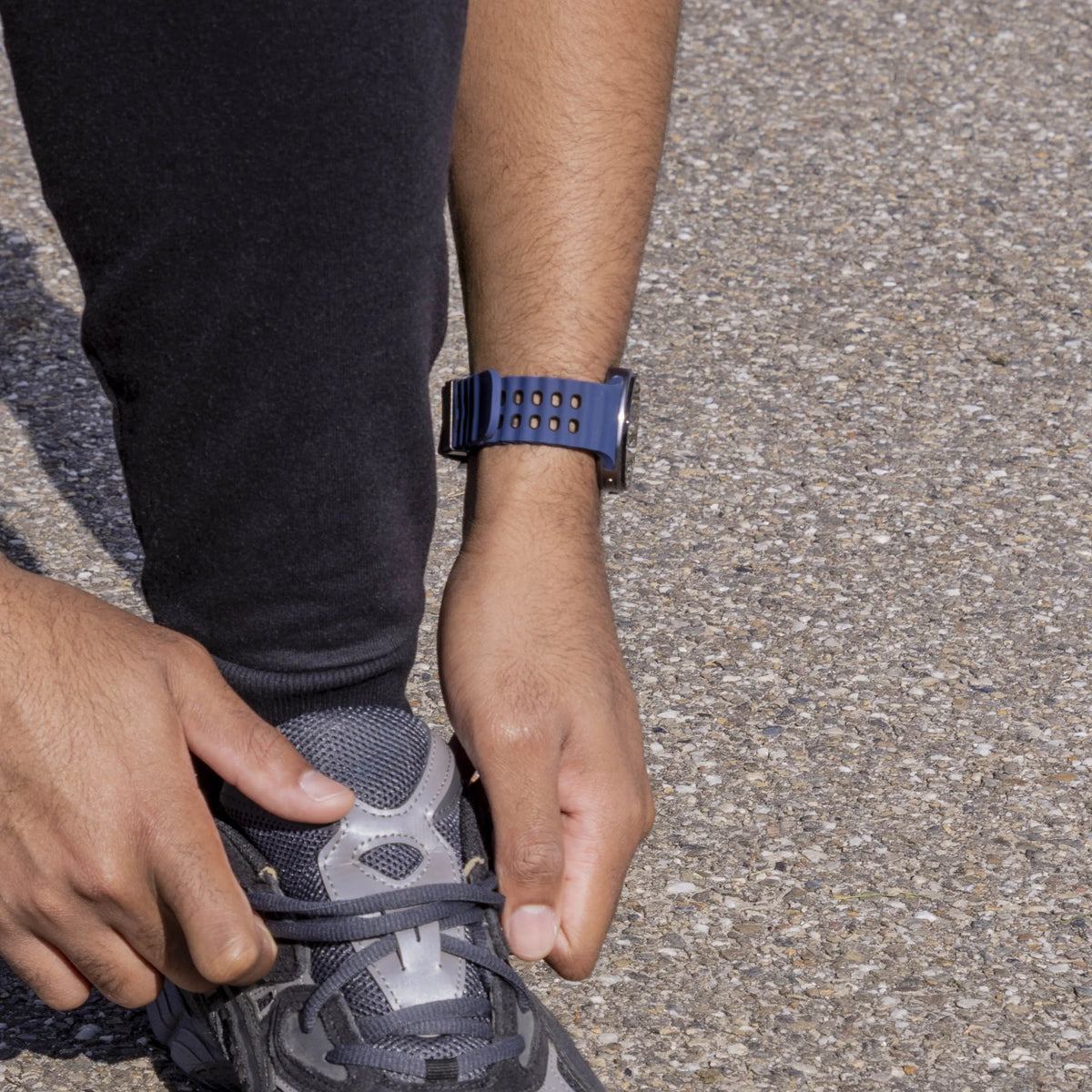 Silicone Ocean Strap, dark blue/black, lifestyle photo