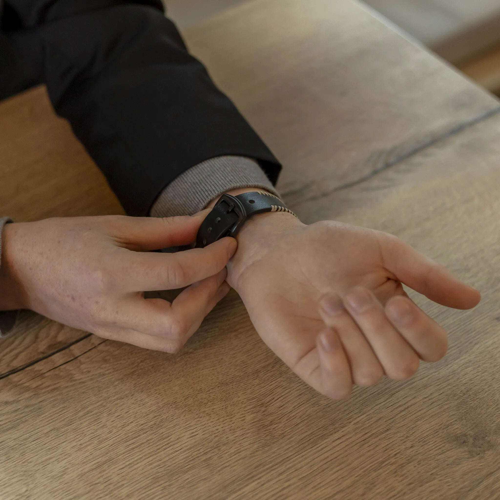 Polar Ignite 2 Stitched Leather Strap (Black)