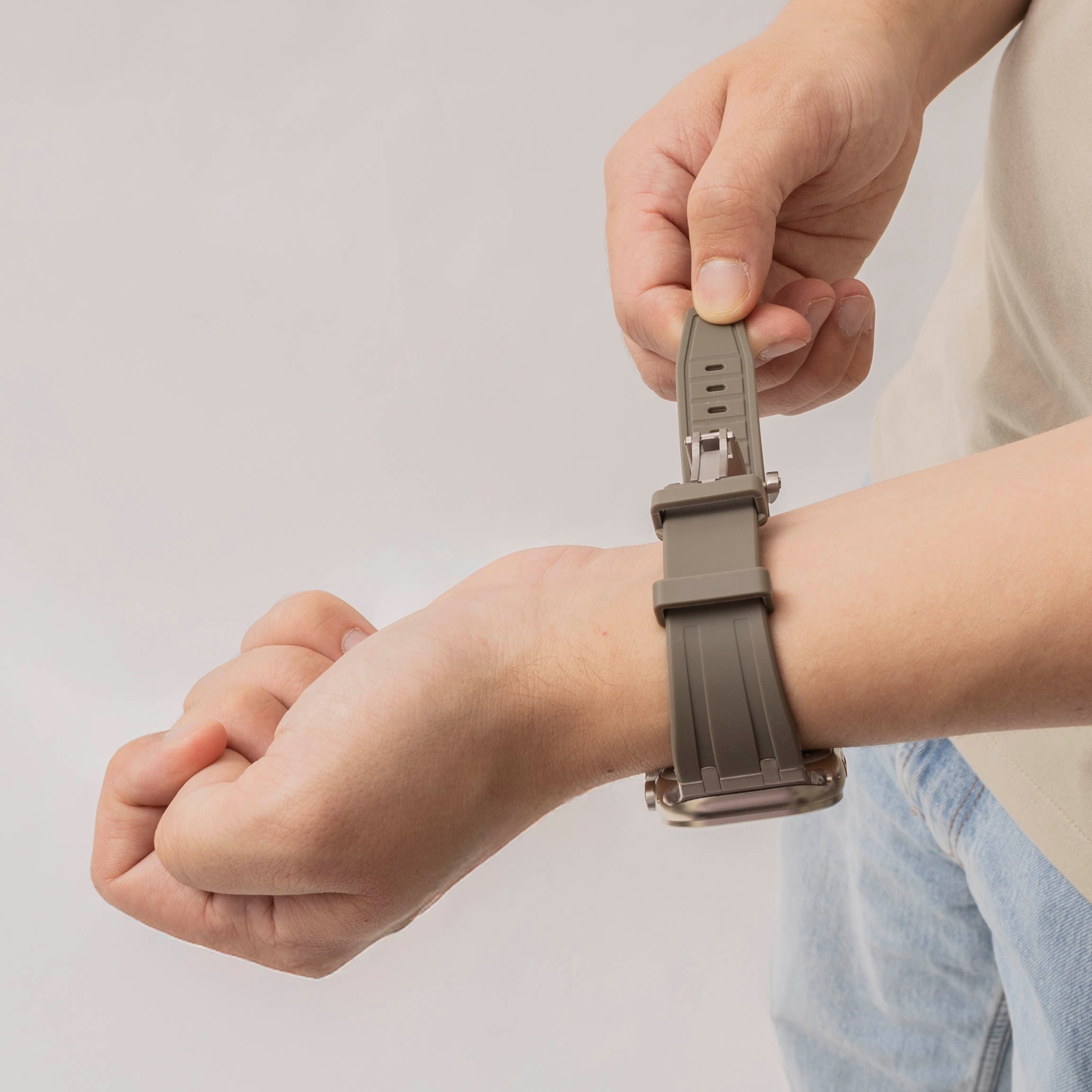 Bandz Apple Watch Ultra Silikonarmband Luxus Liquid (Braun mit Titan)