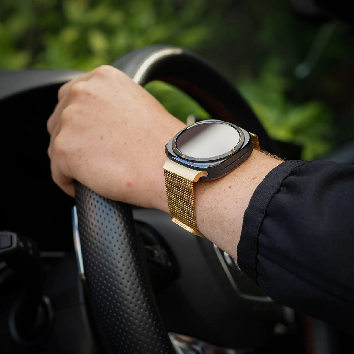 Milanese Strap, gold, lifestyle photo