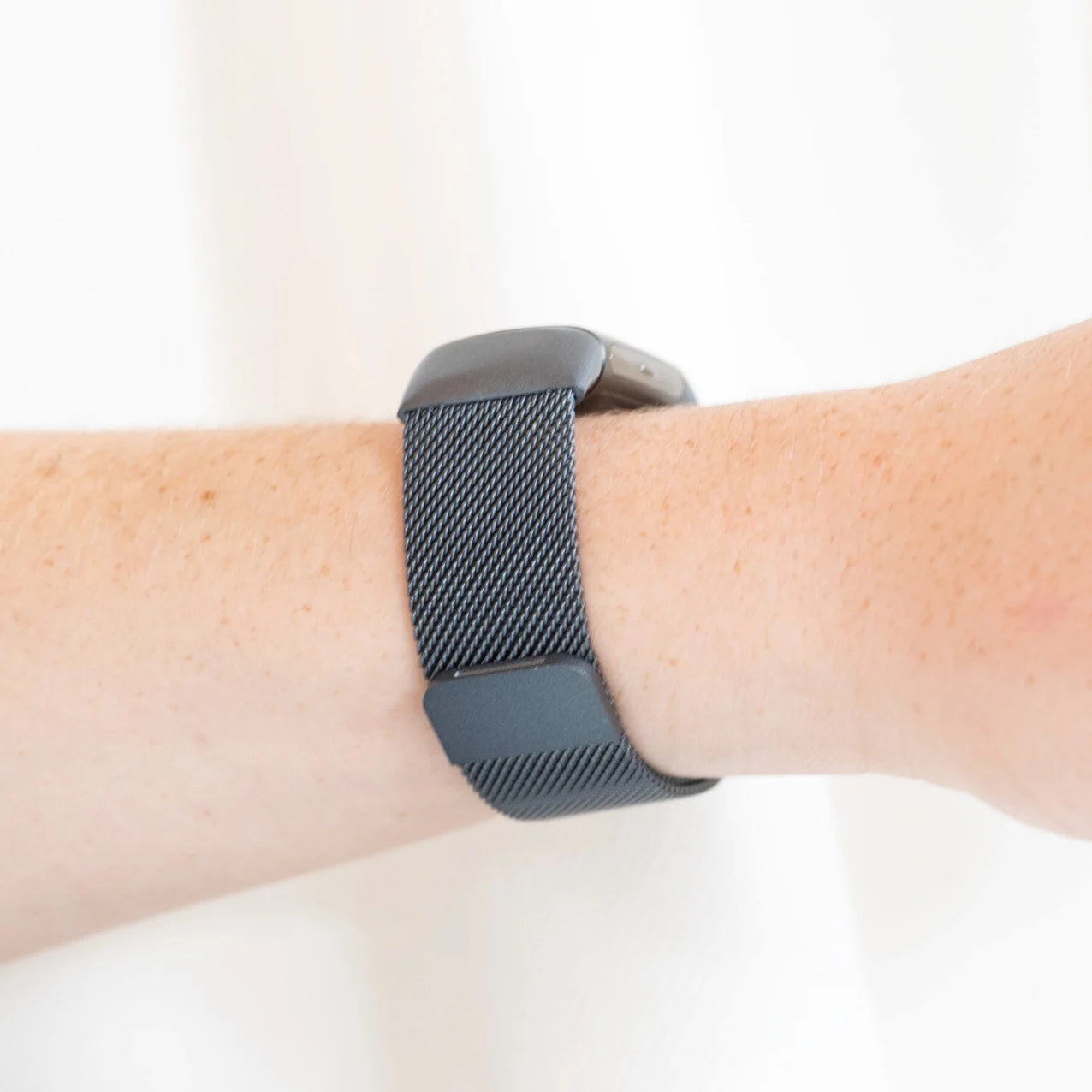 Fitbit Charge 5 Milanese-Armband (Space Grey)