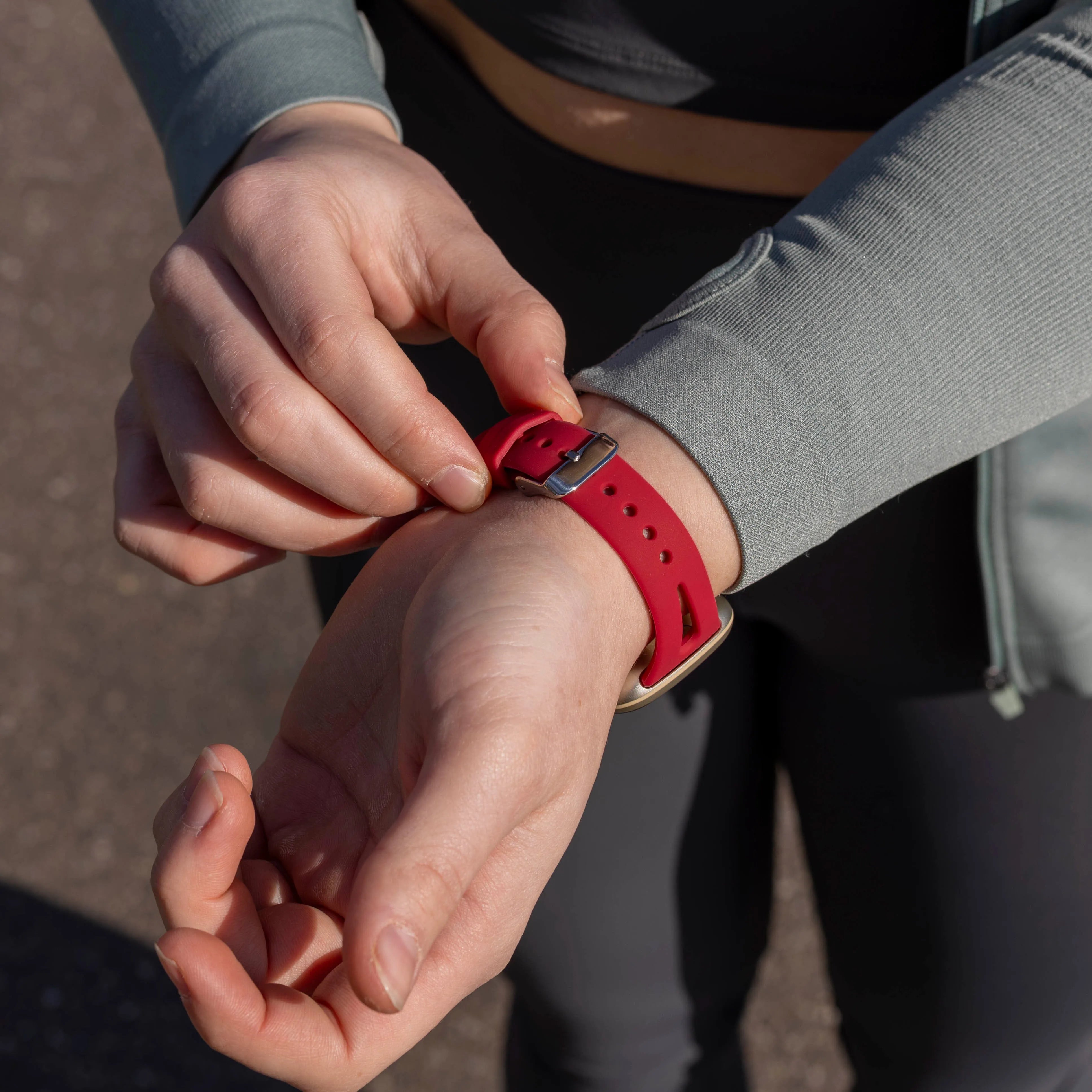 Bracelet silicone deluxe Fitbit Sense 2 (rose-rouge)