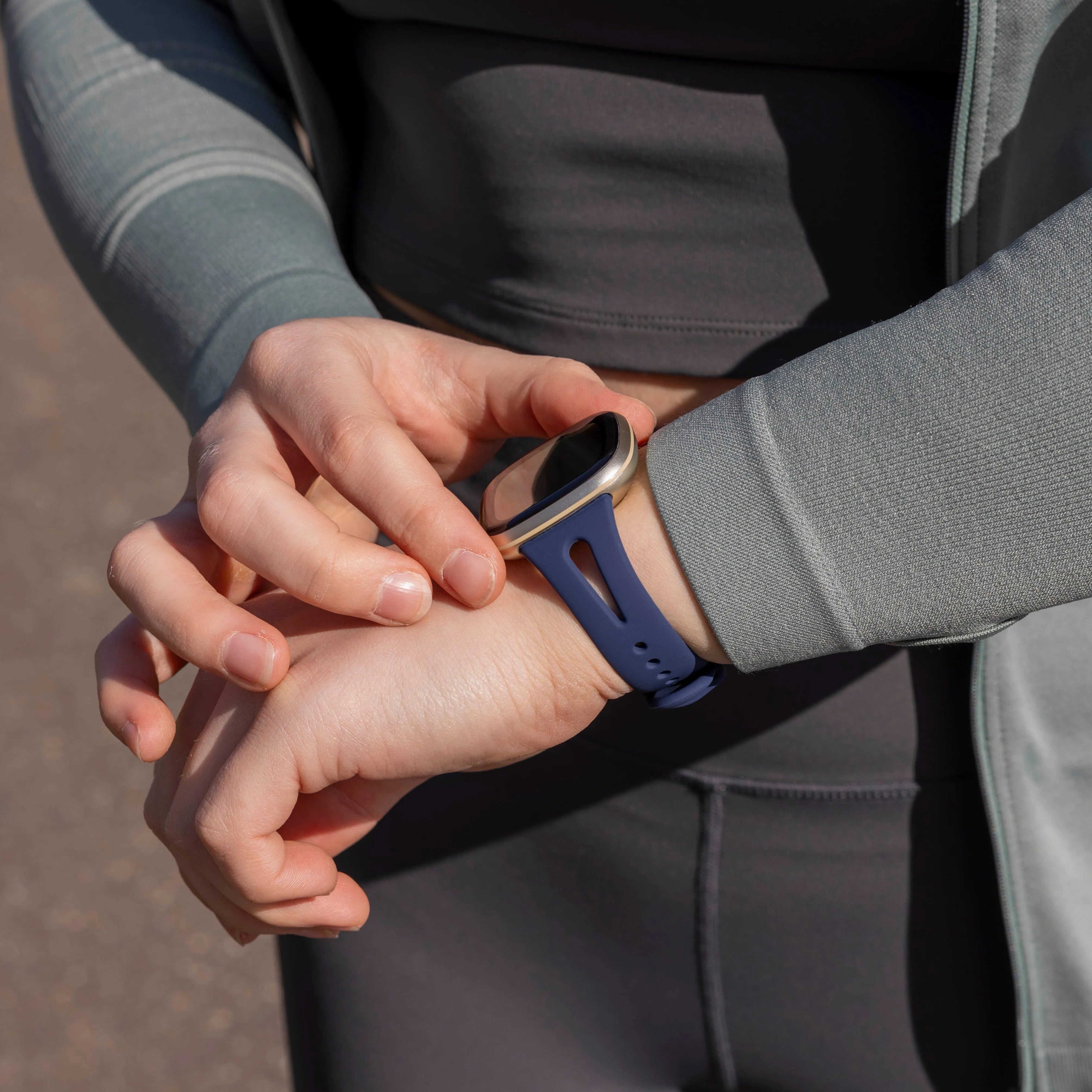 Fitbit Versa 3 Luxus-Silikonarmband (Dunkelblau)