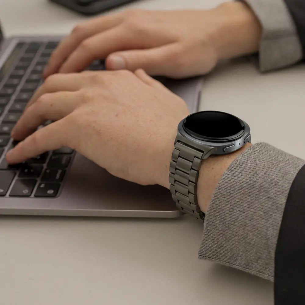 Samsung Galaxy Watch 8 Classic Titanarmband (Graphit)