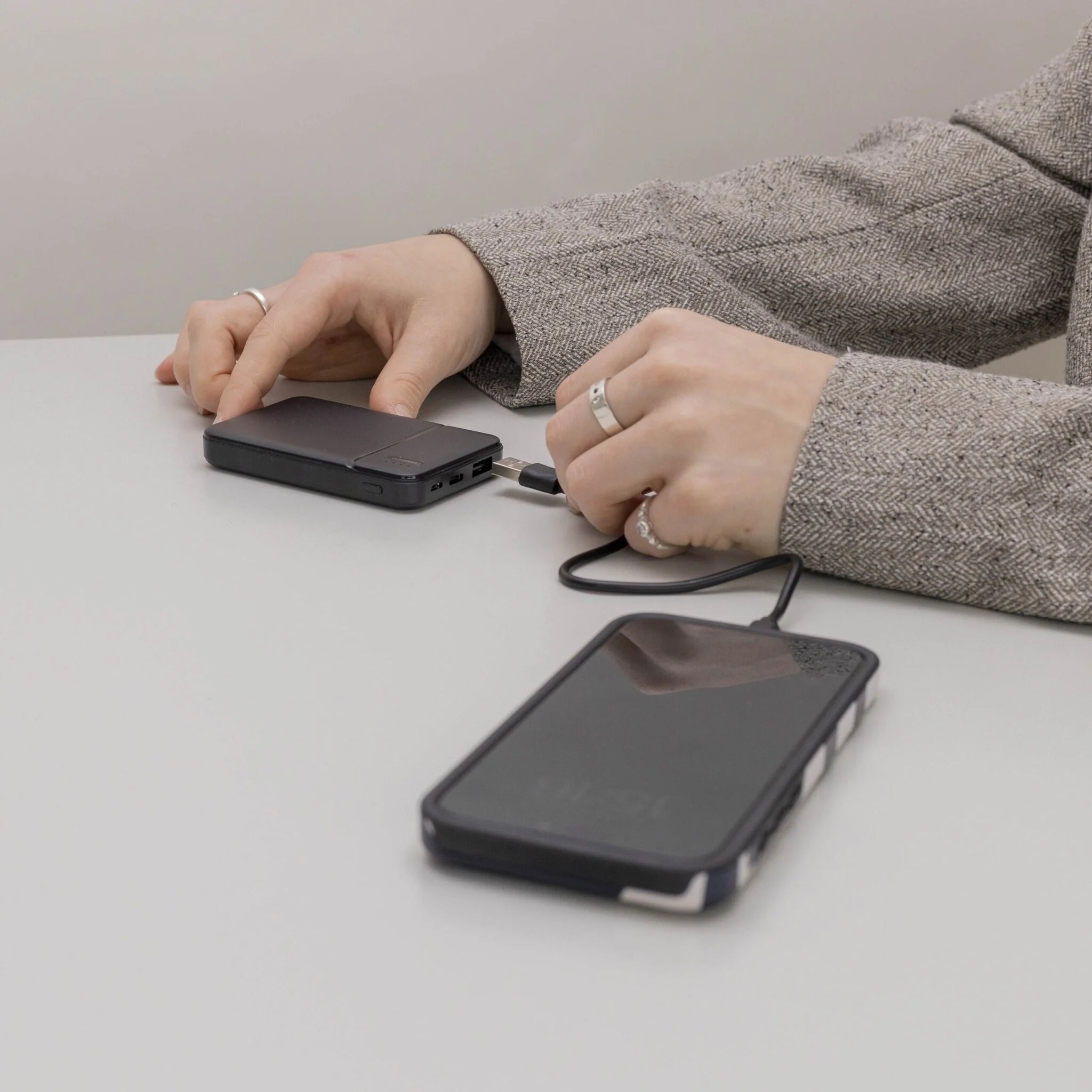 Coverzs Powerbank Ultrafino de 5,000 mAh (negro)