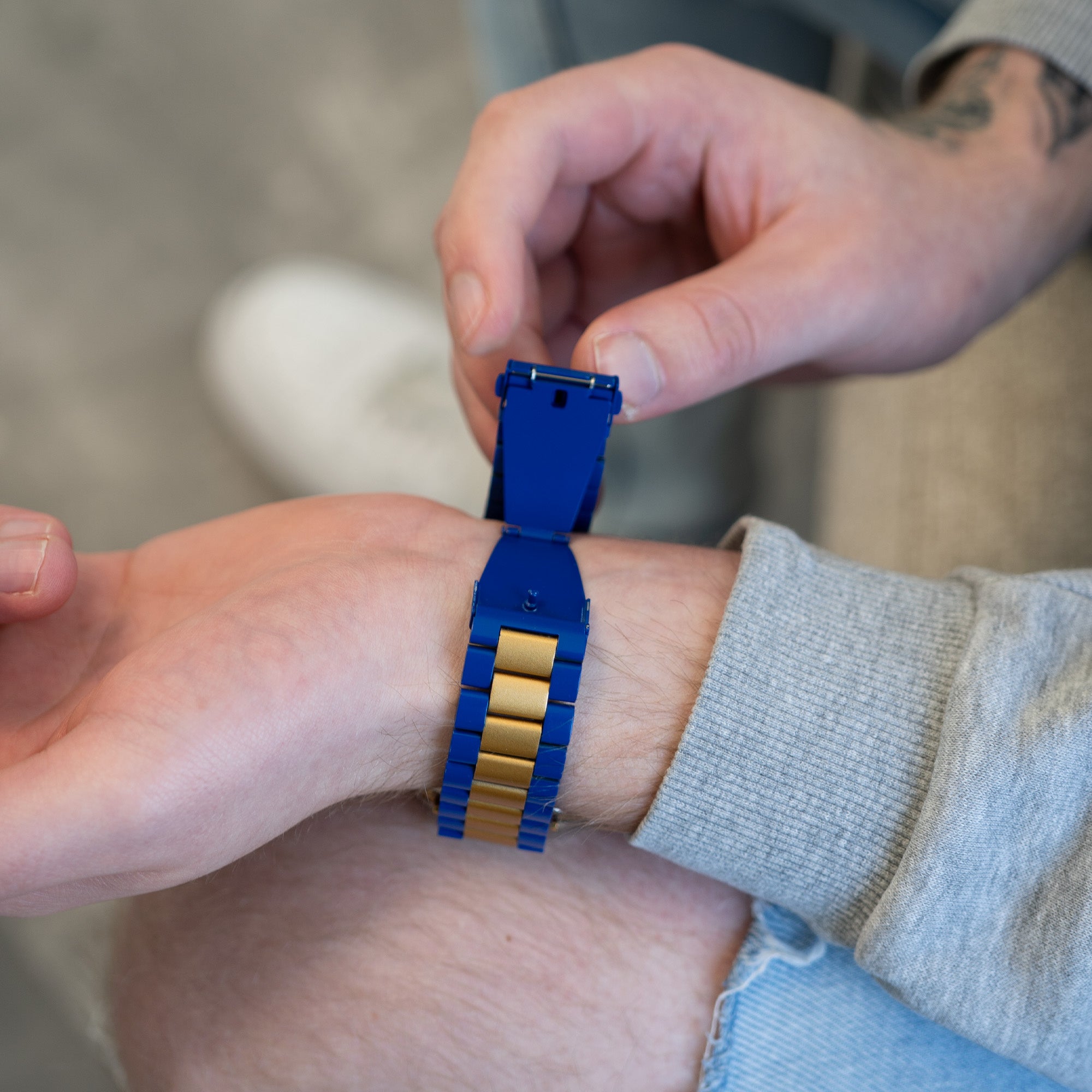 Apple_Staal_Blauw-Goud_B2