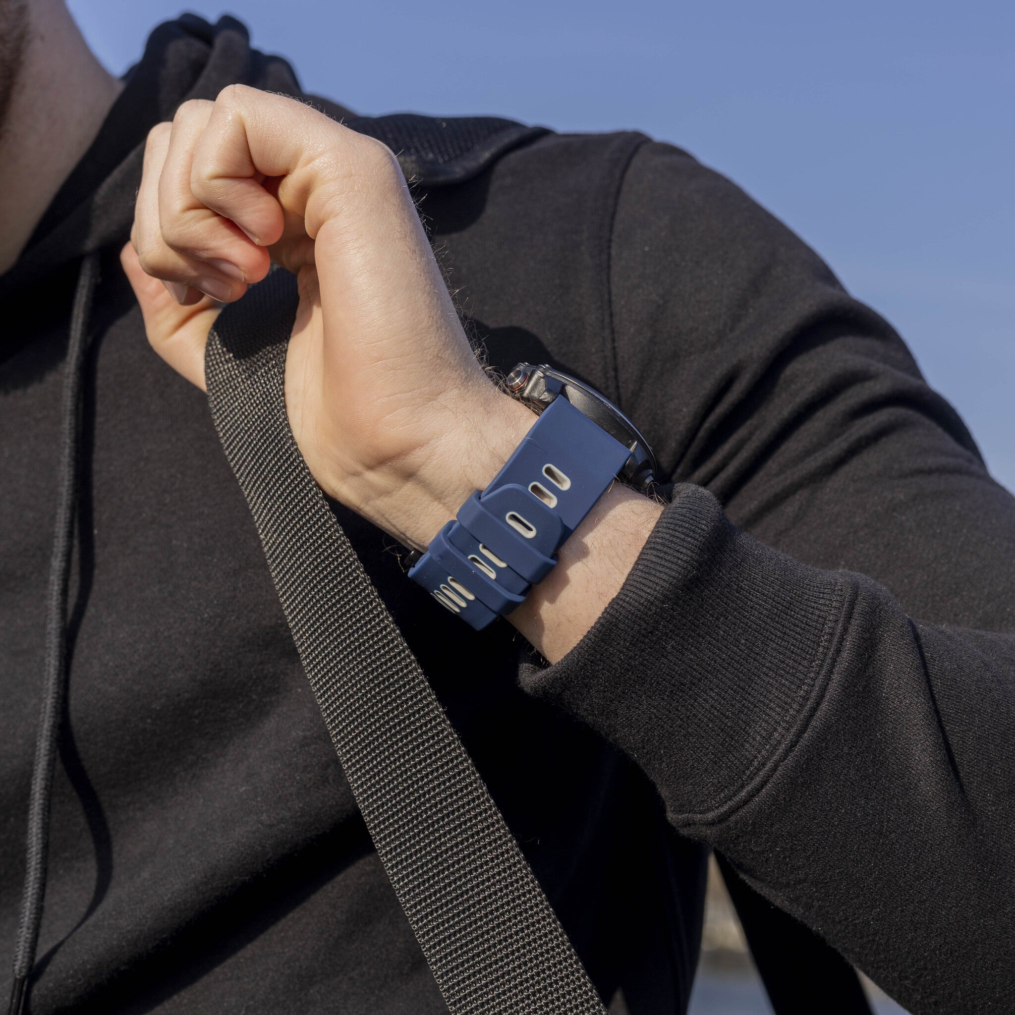Garmin Fenix 8 Pro - 51mm Sport Armband mit Schnalle (Blau/Grau)