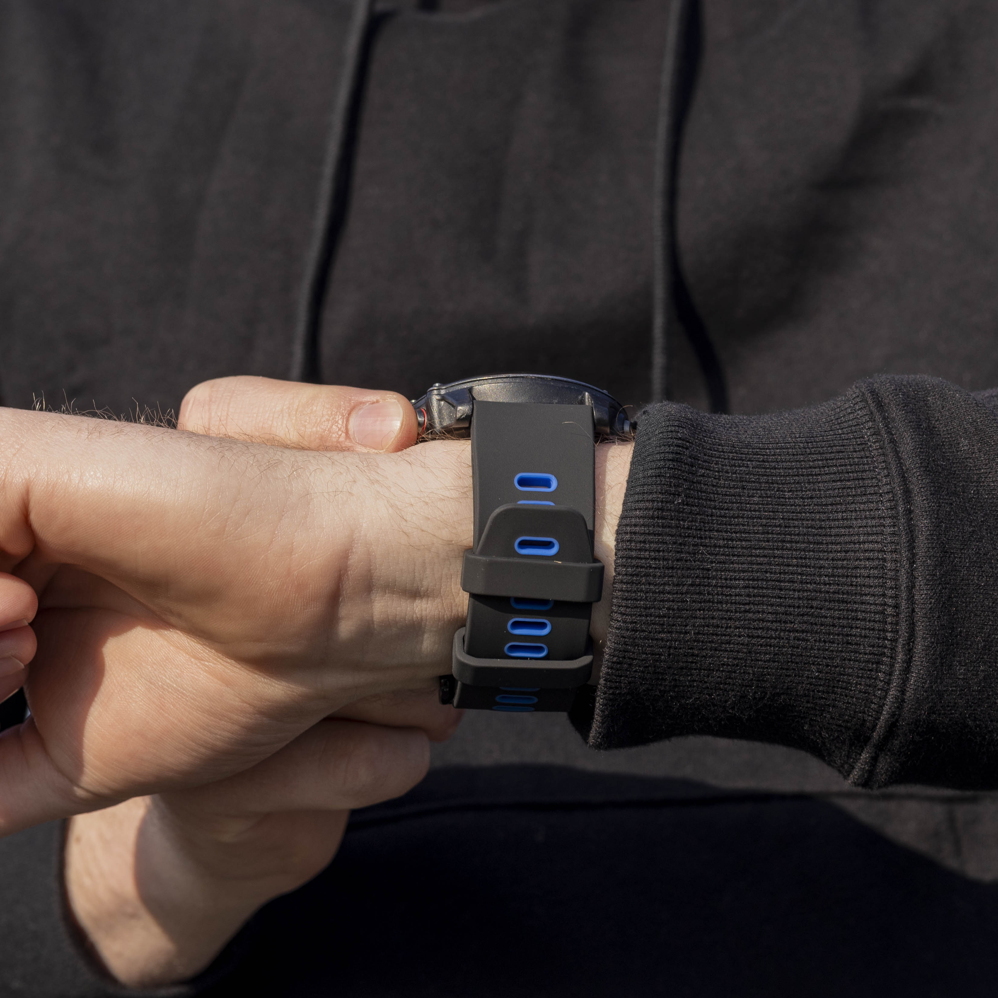 Garmin Fenix 7x Sportschnallenband (Schwarz/Blau)