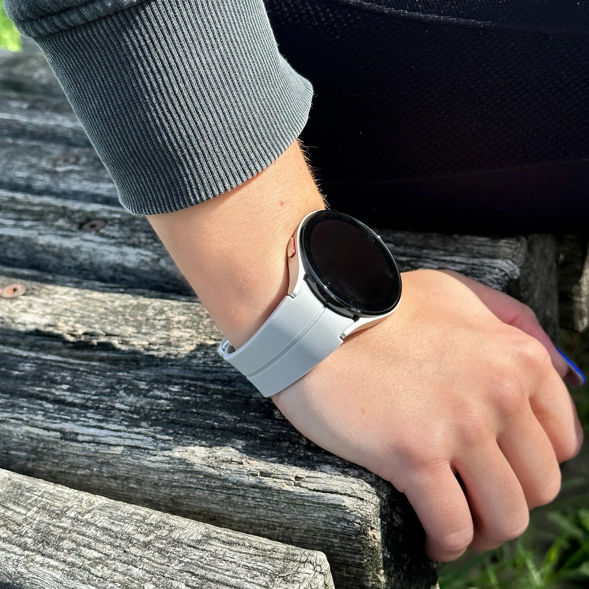 Samsung Galaxy Watch 7 - 44mm Magnetic Sport Strap (Gray)