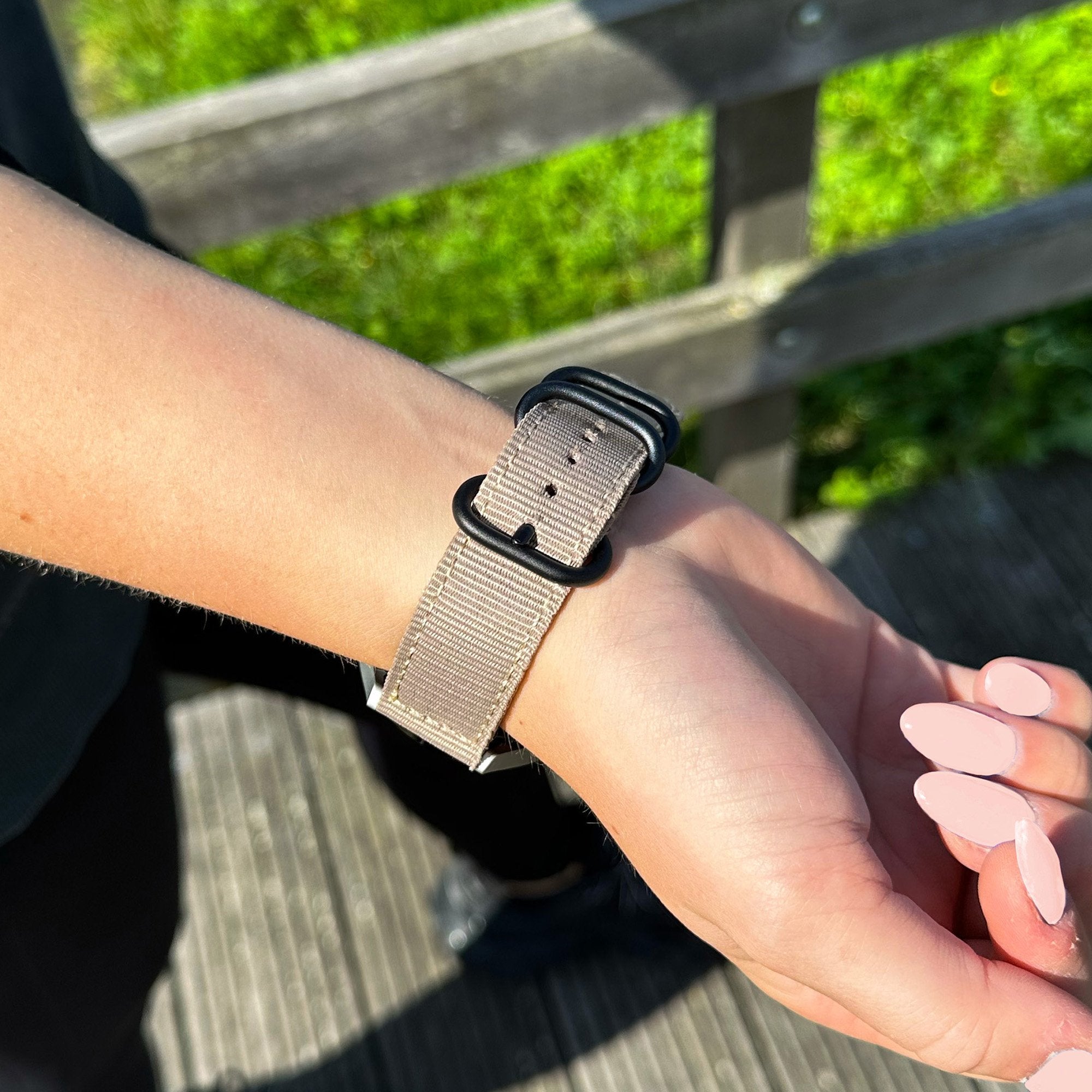 Samsung Galaxy Watch 4 - 44mm Nylon-Strap with Buckle (Khaki)