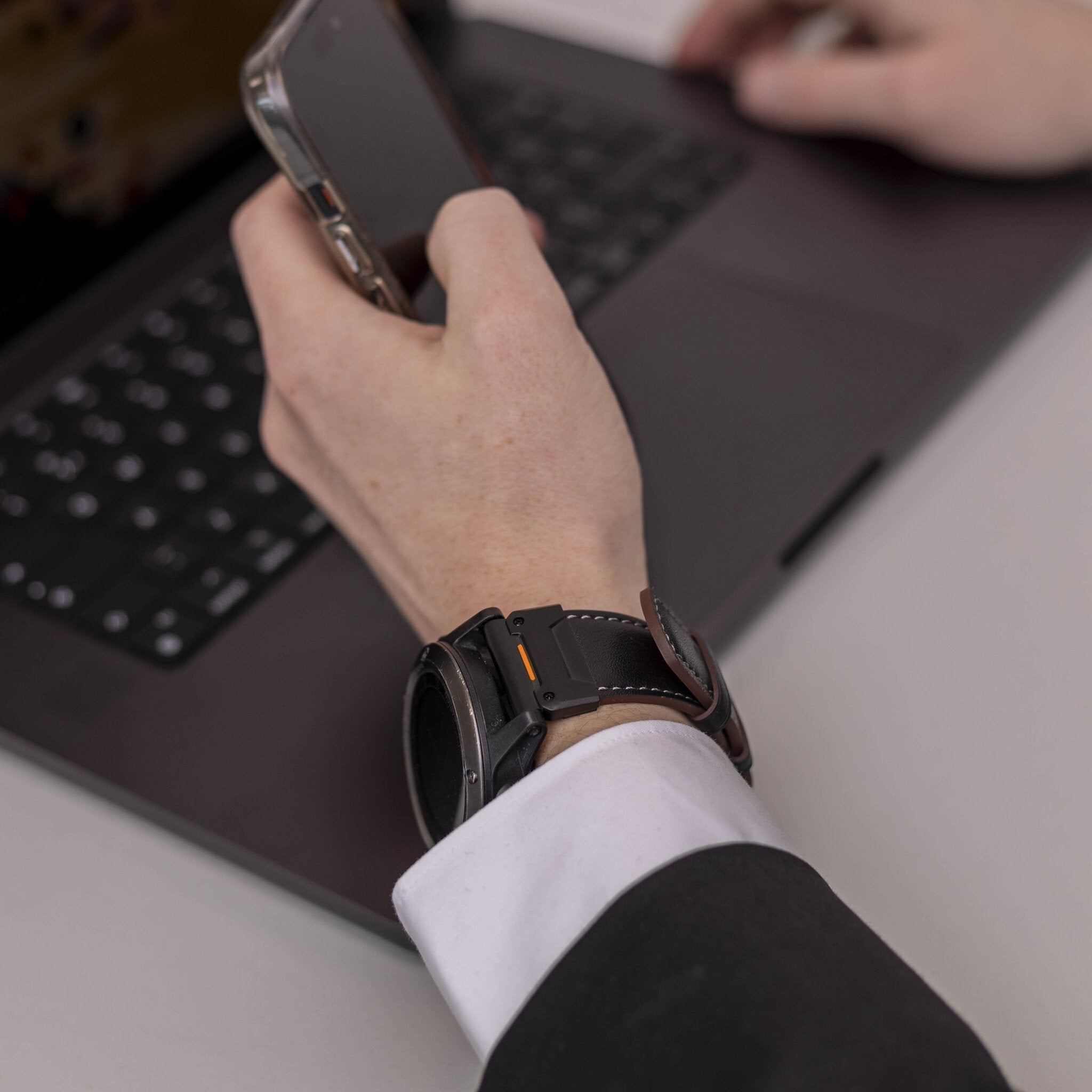 Garmin Descent G1 Genuine Leather Strap (Black)