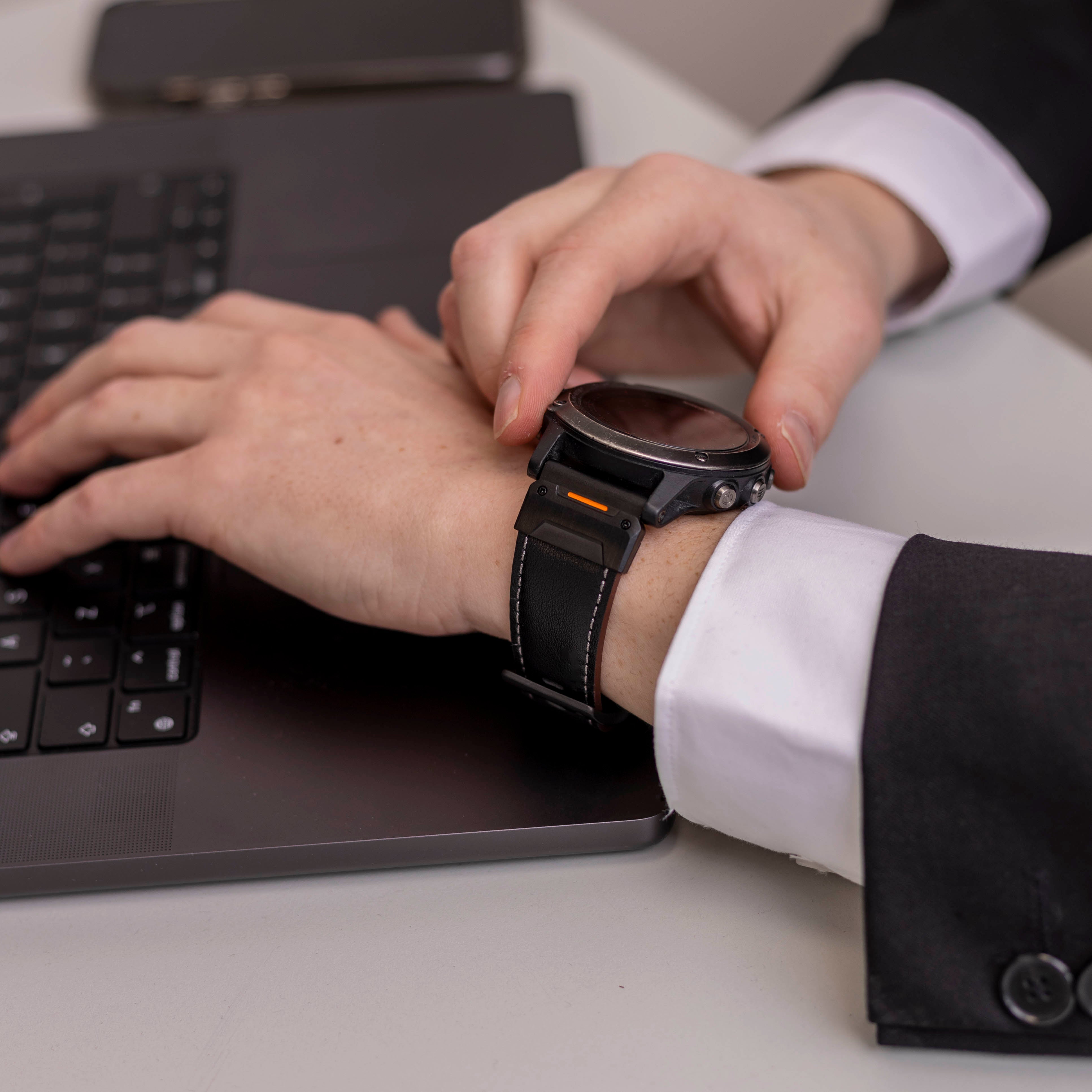 Garmin Quatix 3 / 6x / 7x Solar Genuine Leather Strap (Black)