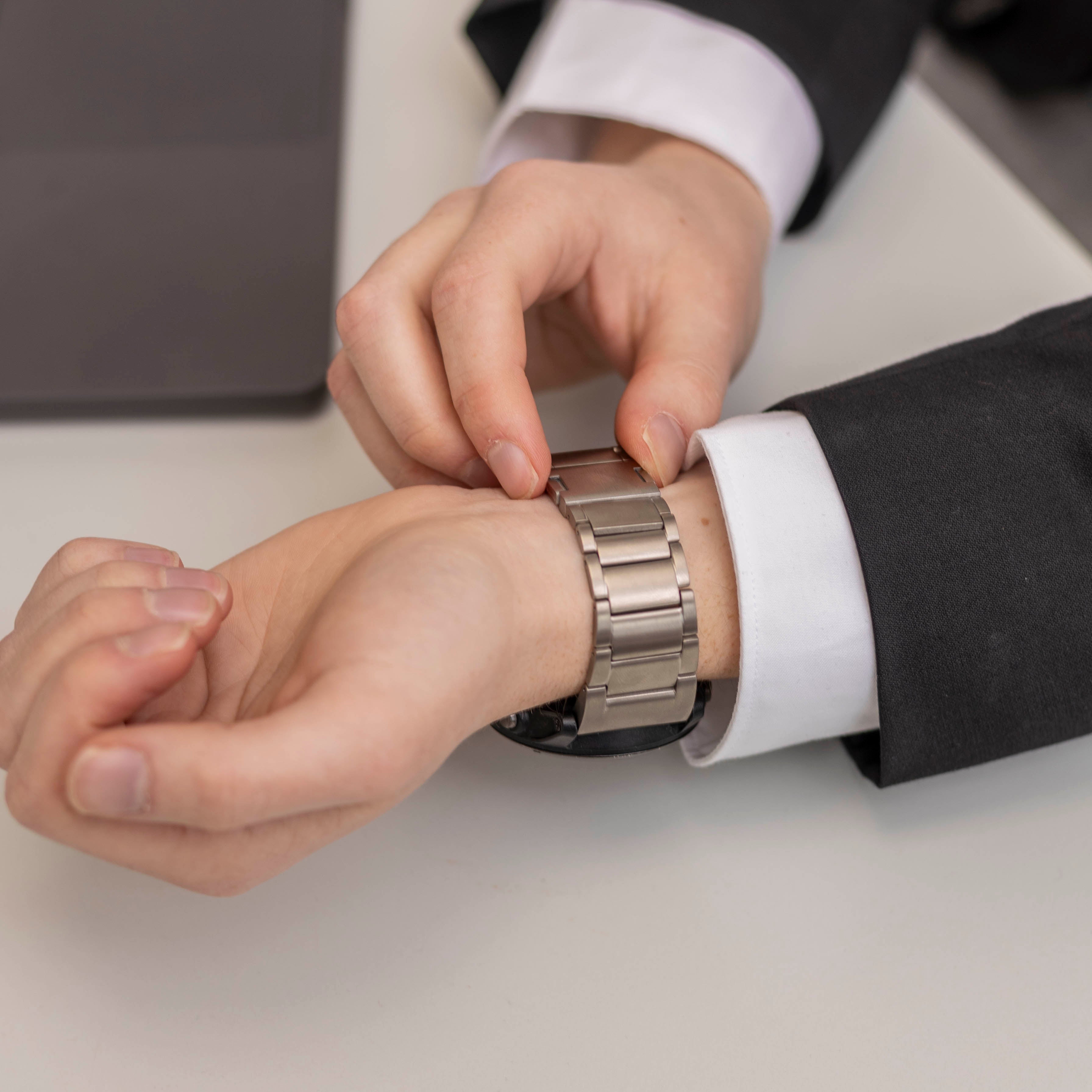 Garmin Fenix 7x Magnetisches Titanarmband (Silber)