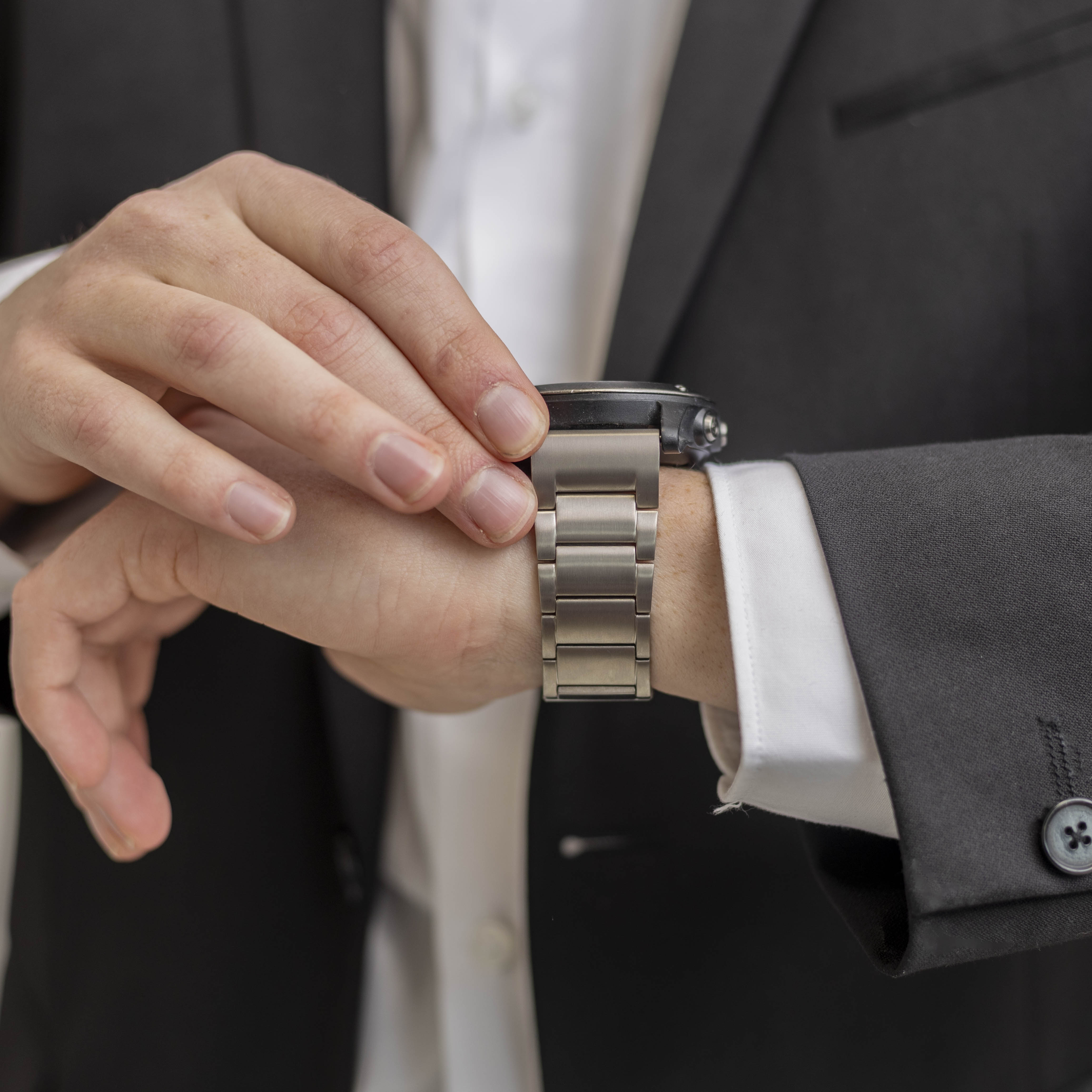 Garmin Fenix 7x Magnetisches Titanarmband (Silber)