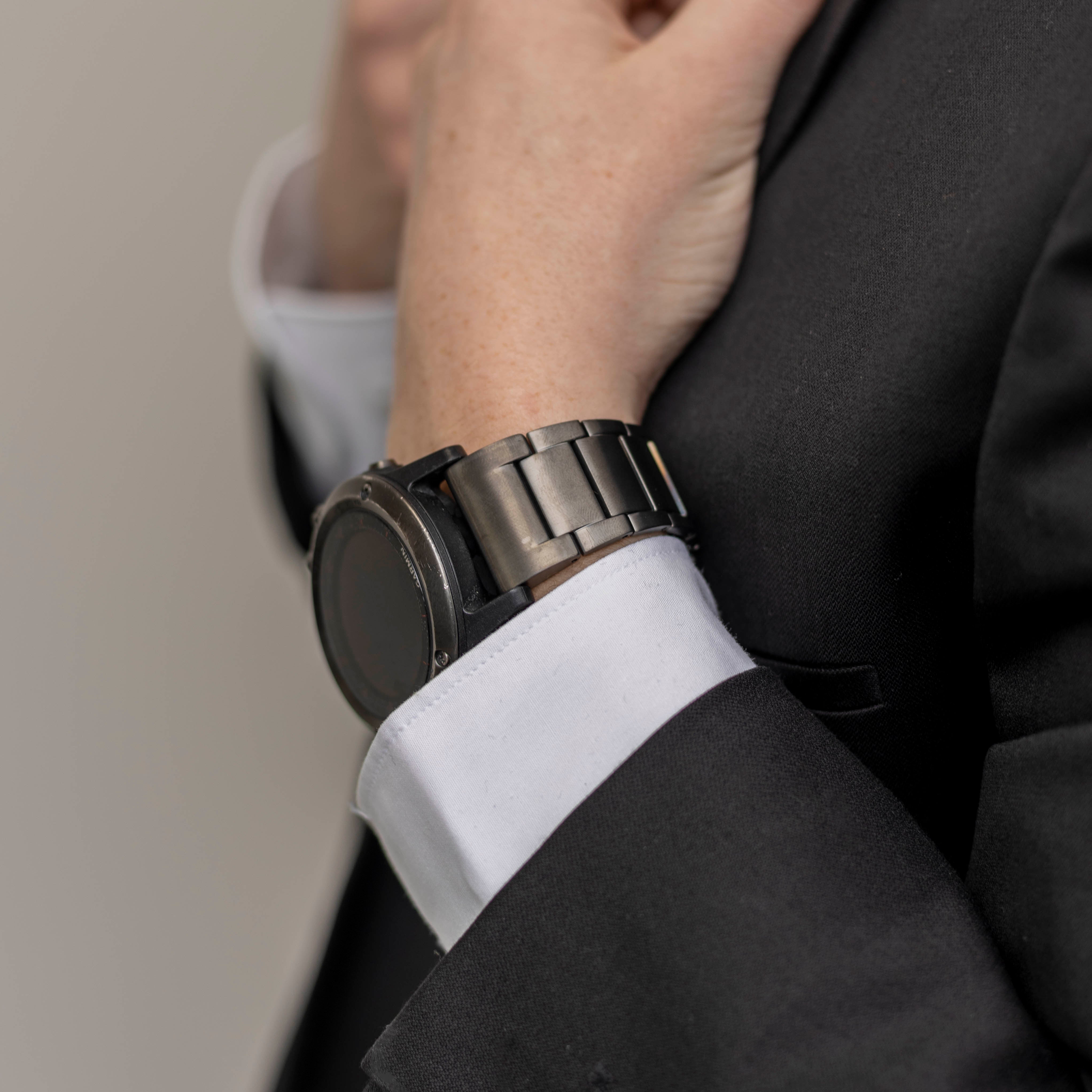 Garmin Fenix 5x / 6x magnetisches Titanarmband (Graphit)